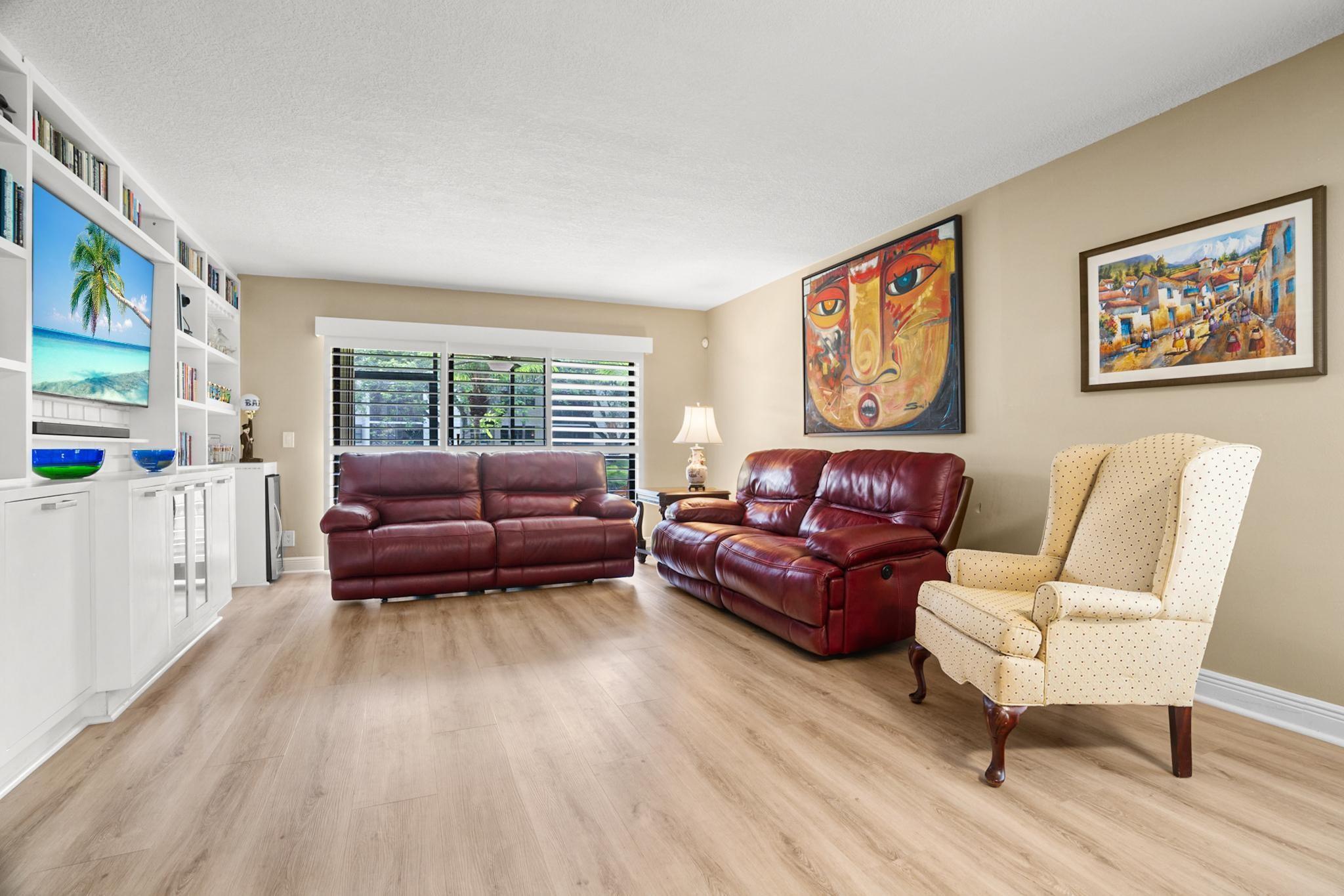 RACQUET CLUB APARTMENTS - Residential