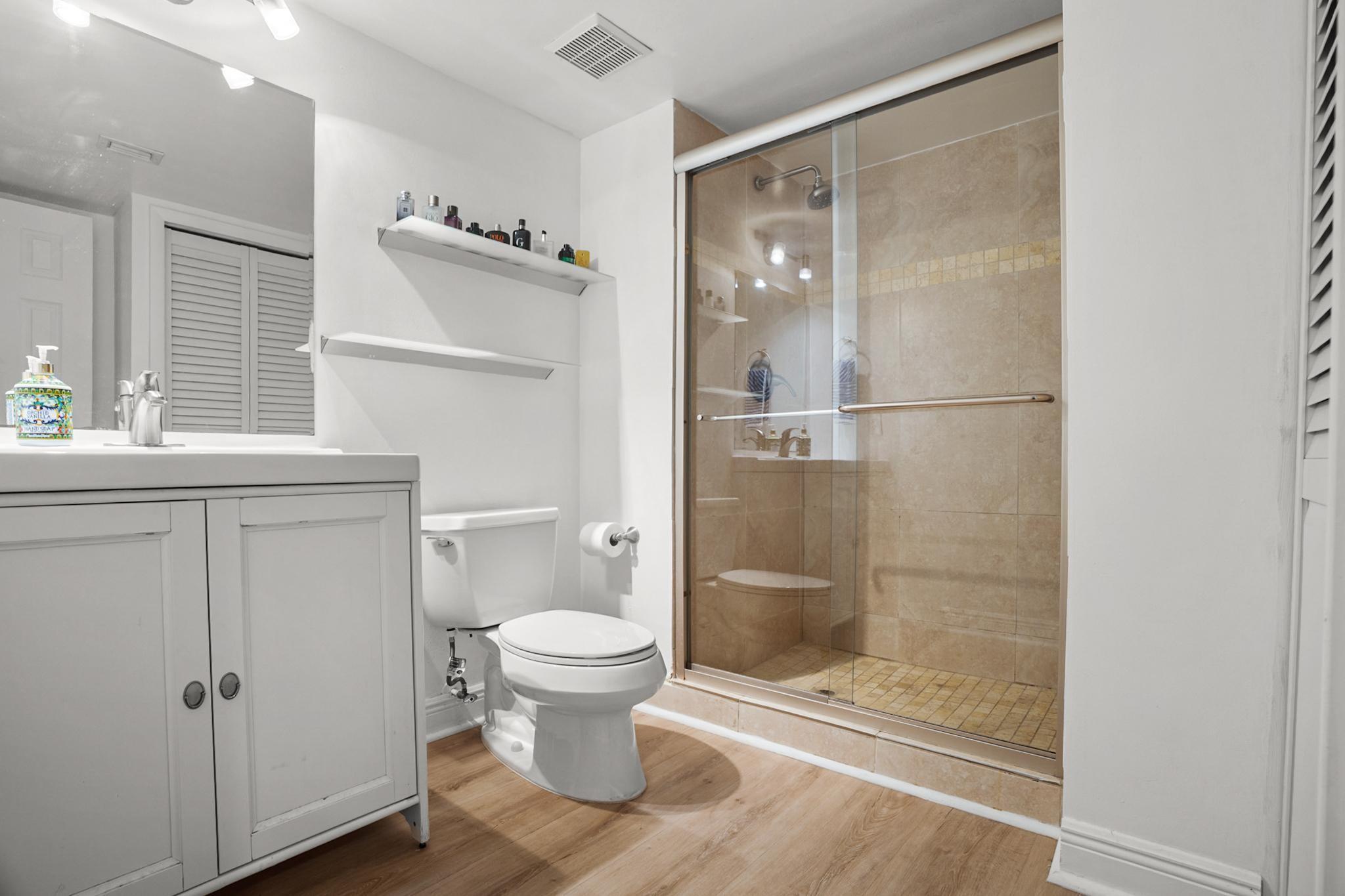 RACQUET CLUB APARTMENTS - Residential