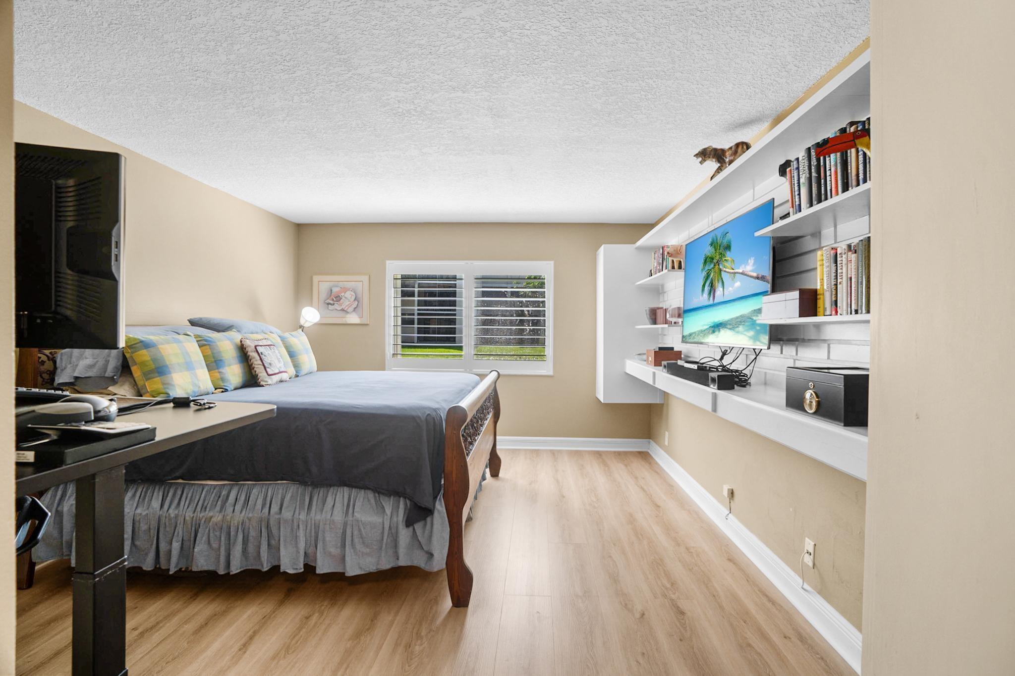 RACQUET CLUB APARTMENTS - Residential