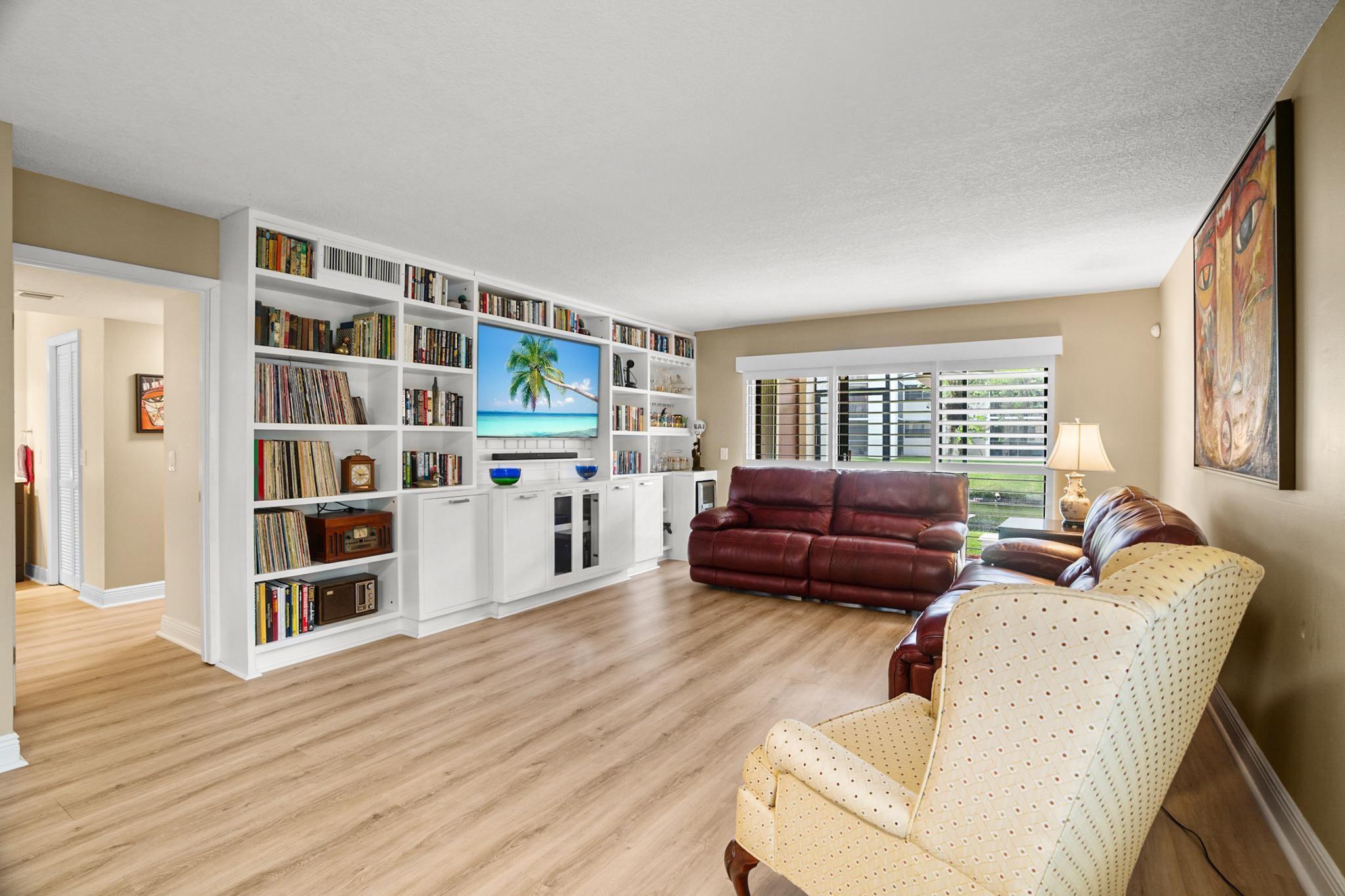 RACQUET CLUB APARTMENTS - Residential