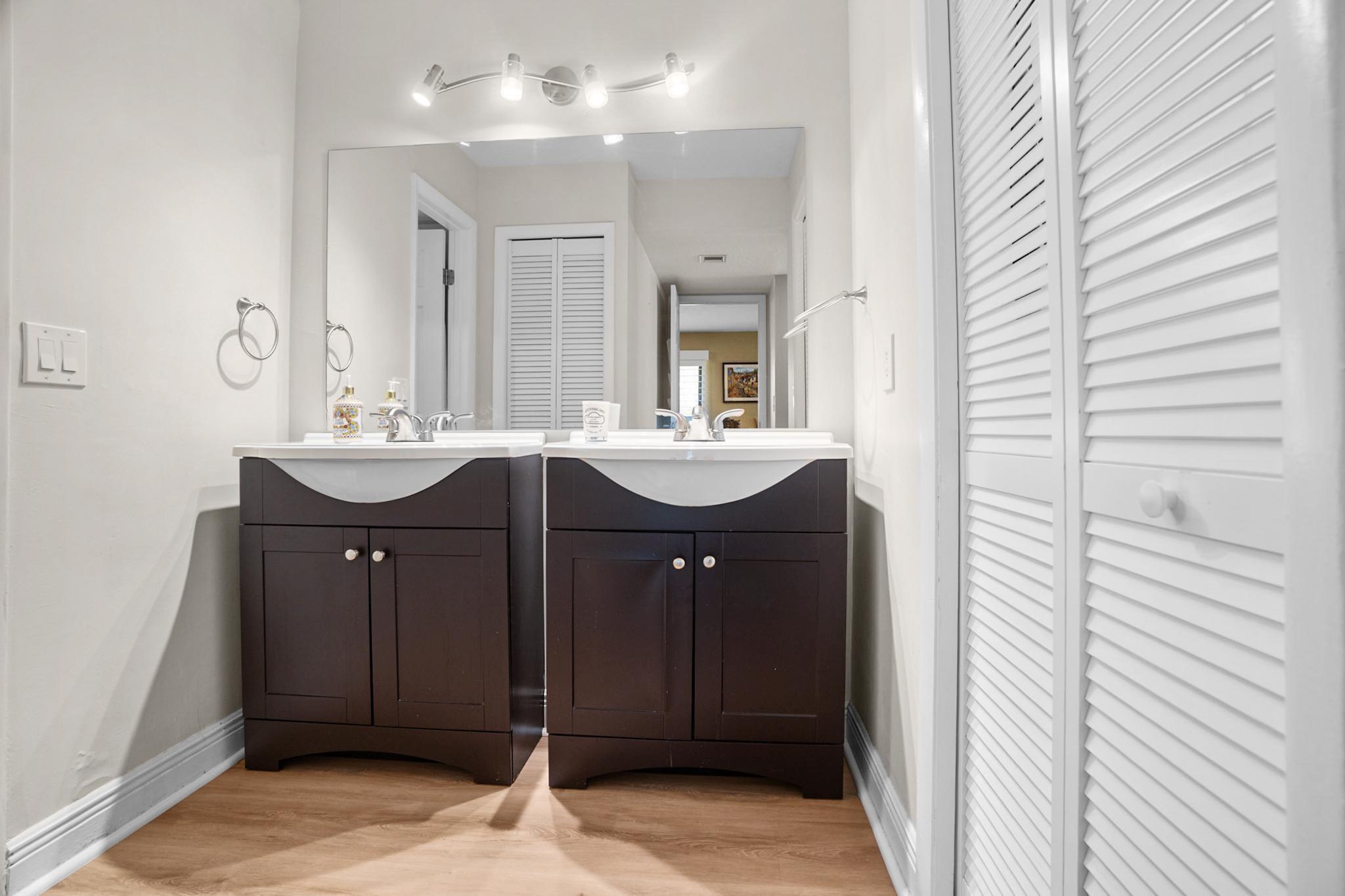 RACQUET CLUB APARTMENTS - Residential