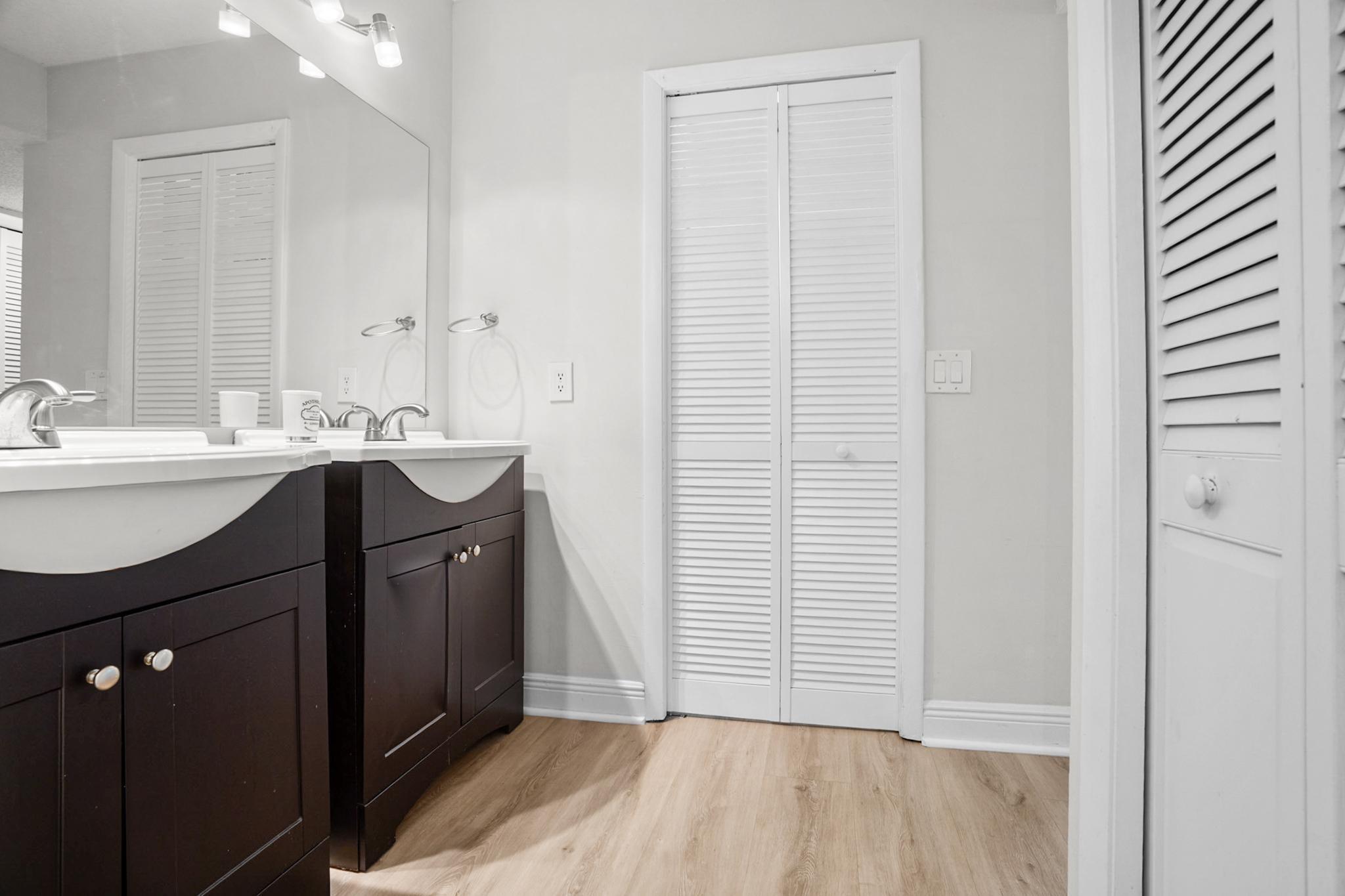 RACQUET CLUB APARTMENTS - Residential
