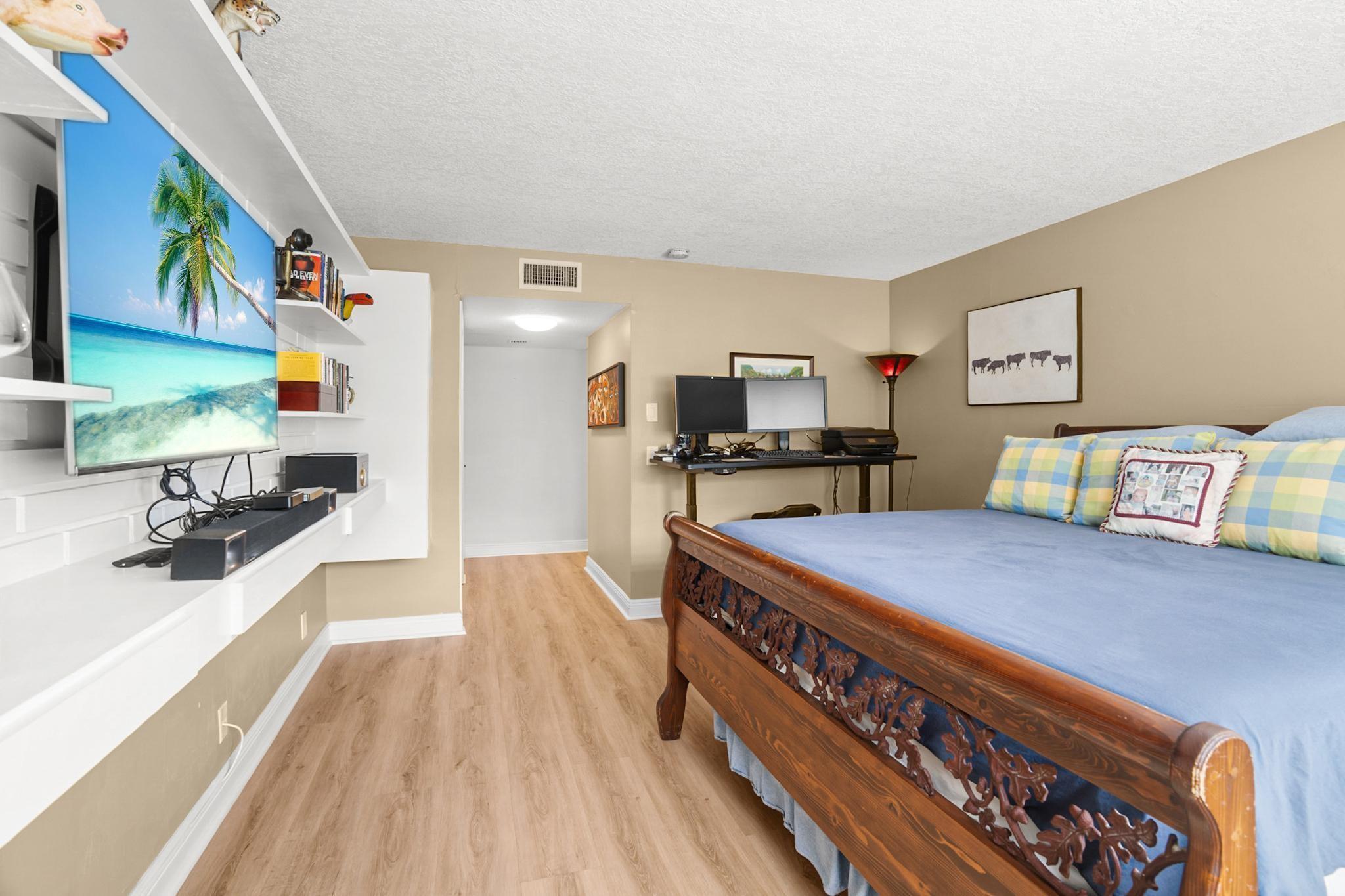 RACQUET CLUB APARTMENTS - Residential