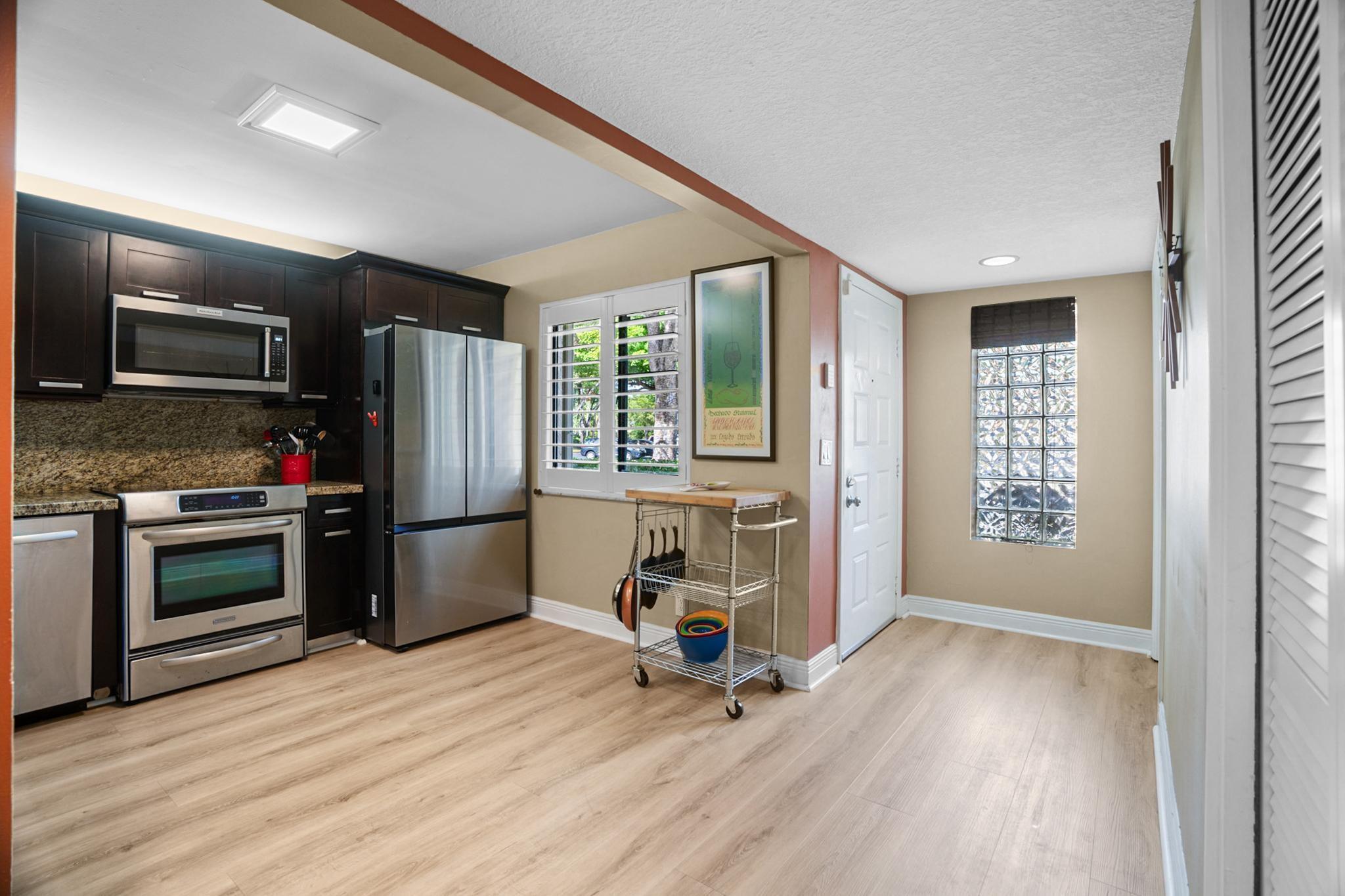 RACQUET CLUB APARTMENTS - Residential