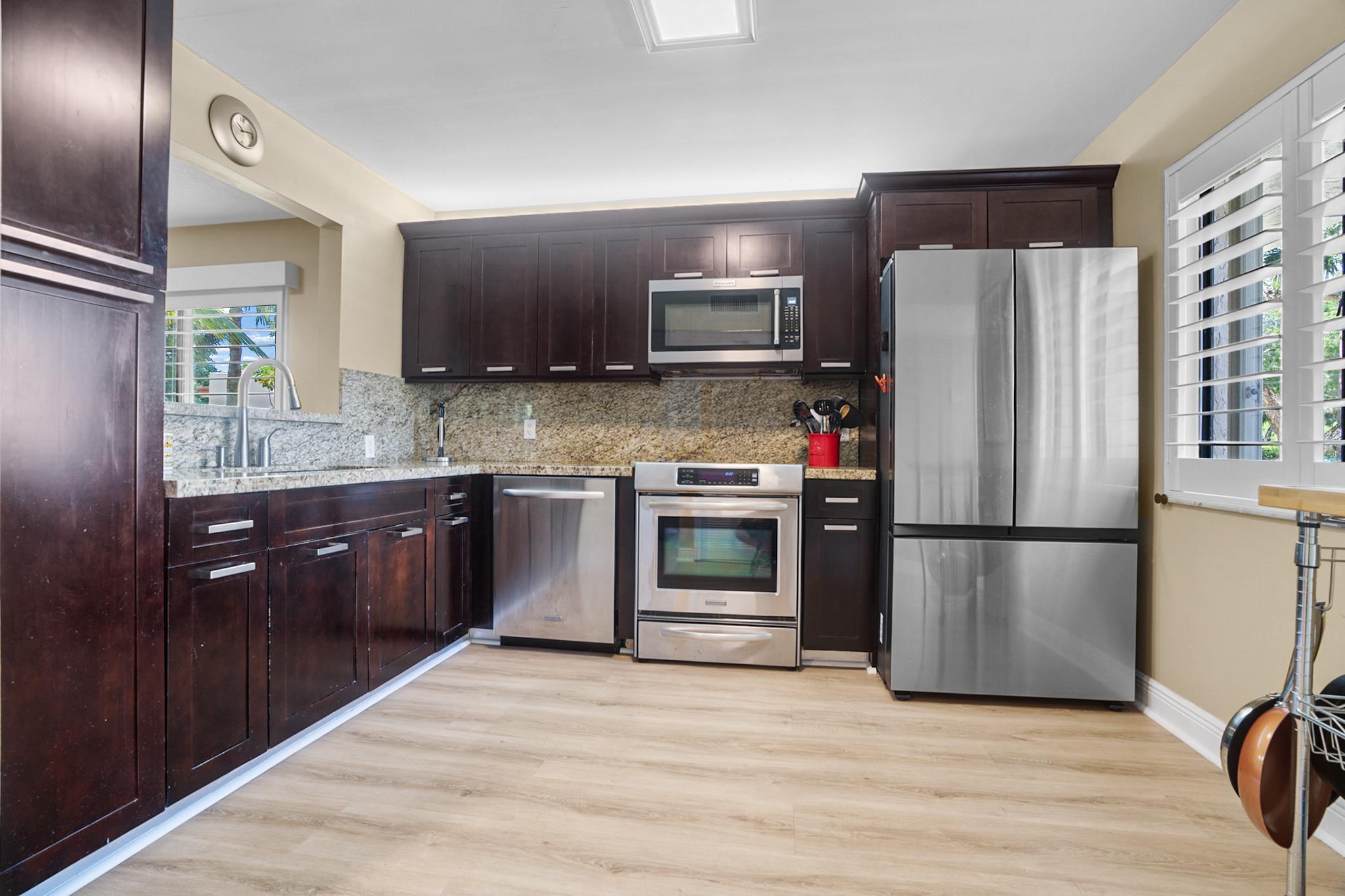 RACQUET CLUB APARTMENTS - Residential