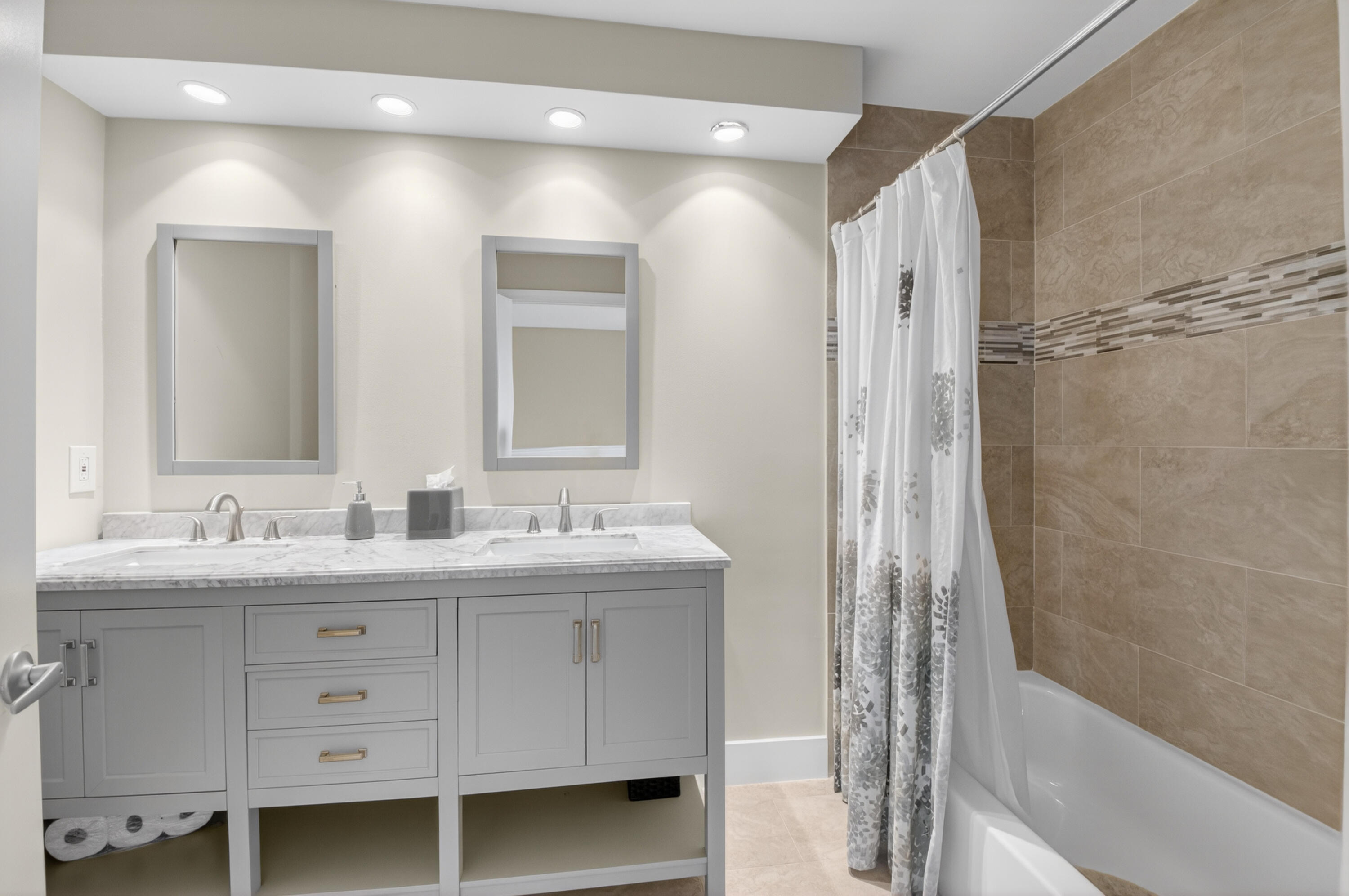 BOCA CHASE/CORAL BAY - Residential