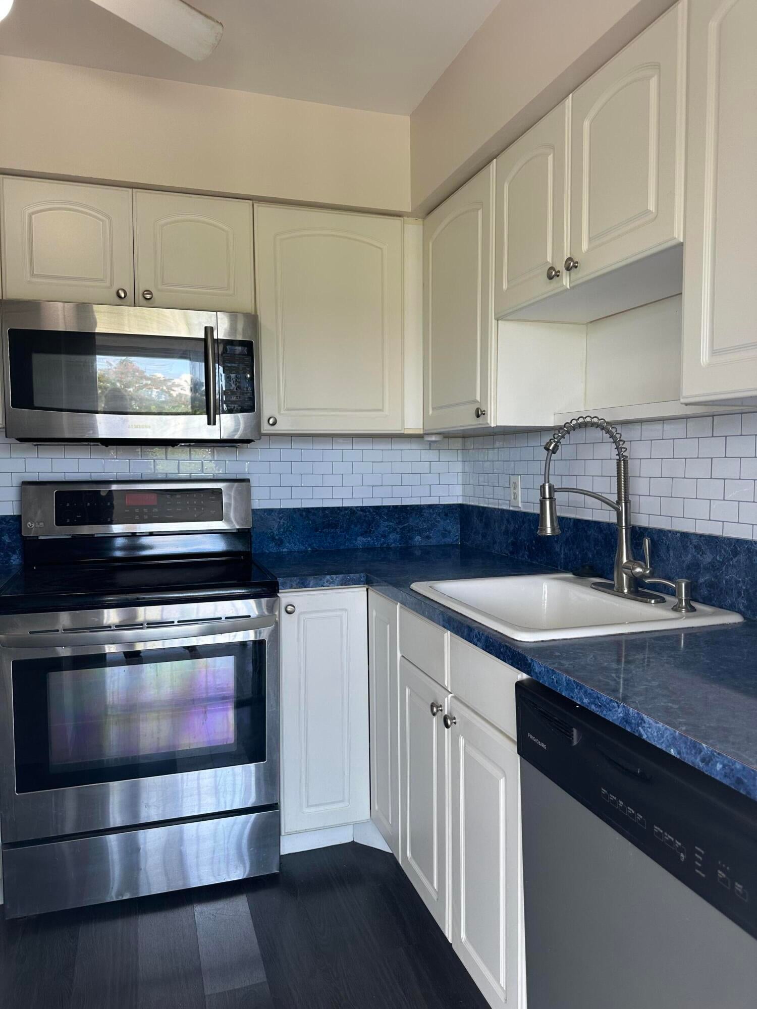809 HUMMINGBIRD Way 5C