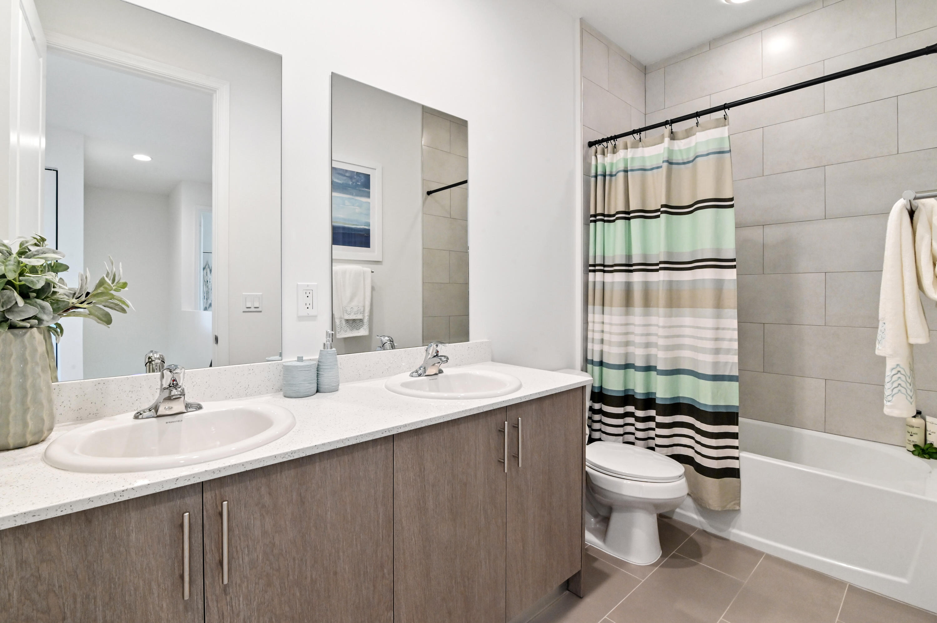 SYMPHONY PLACE - Residential