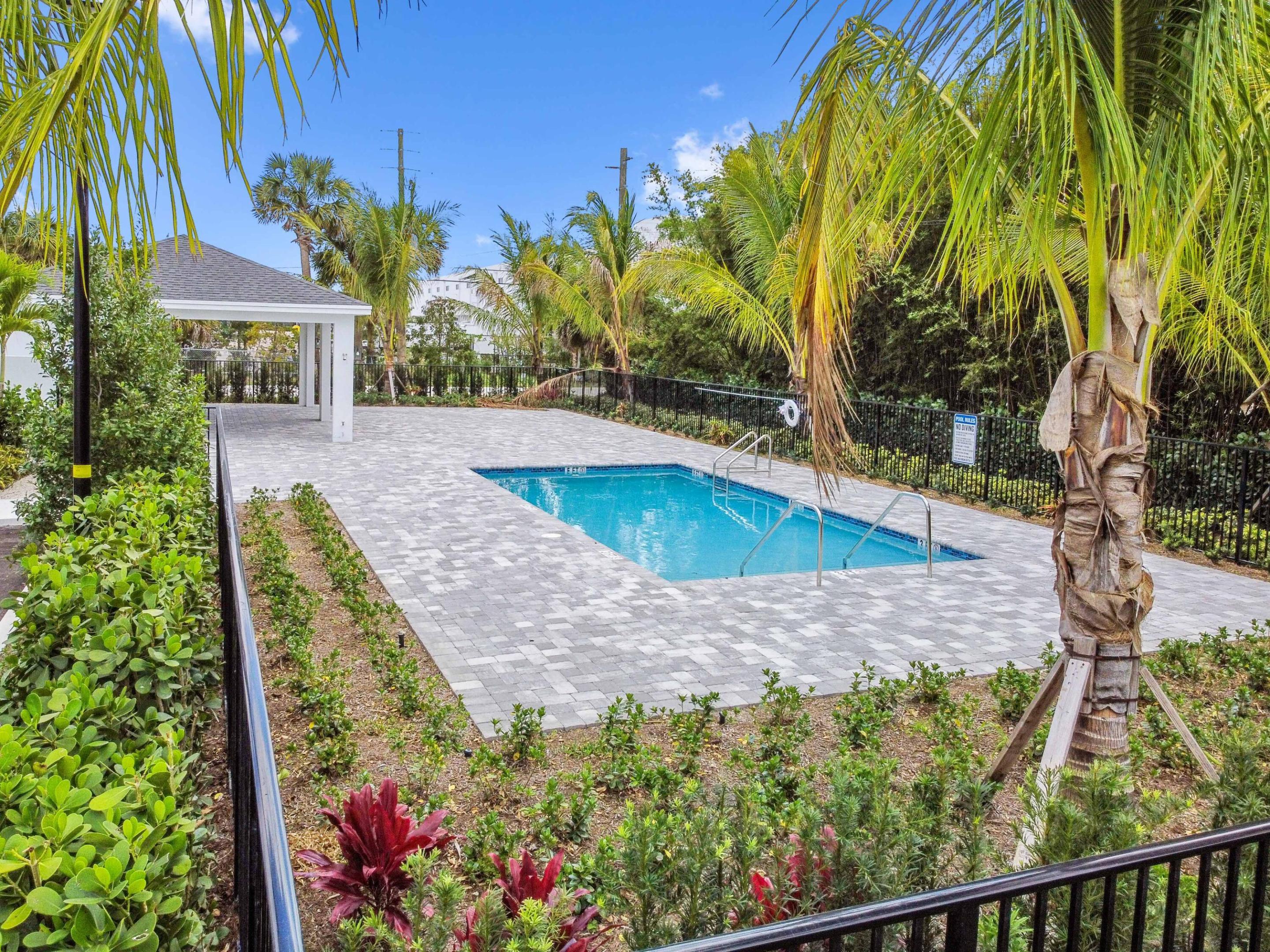 SYMPHONY PLACE - Residential