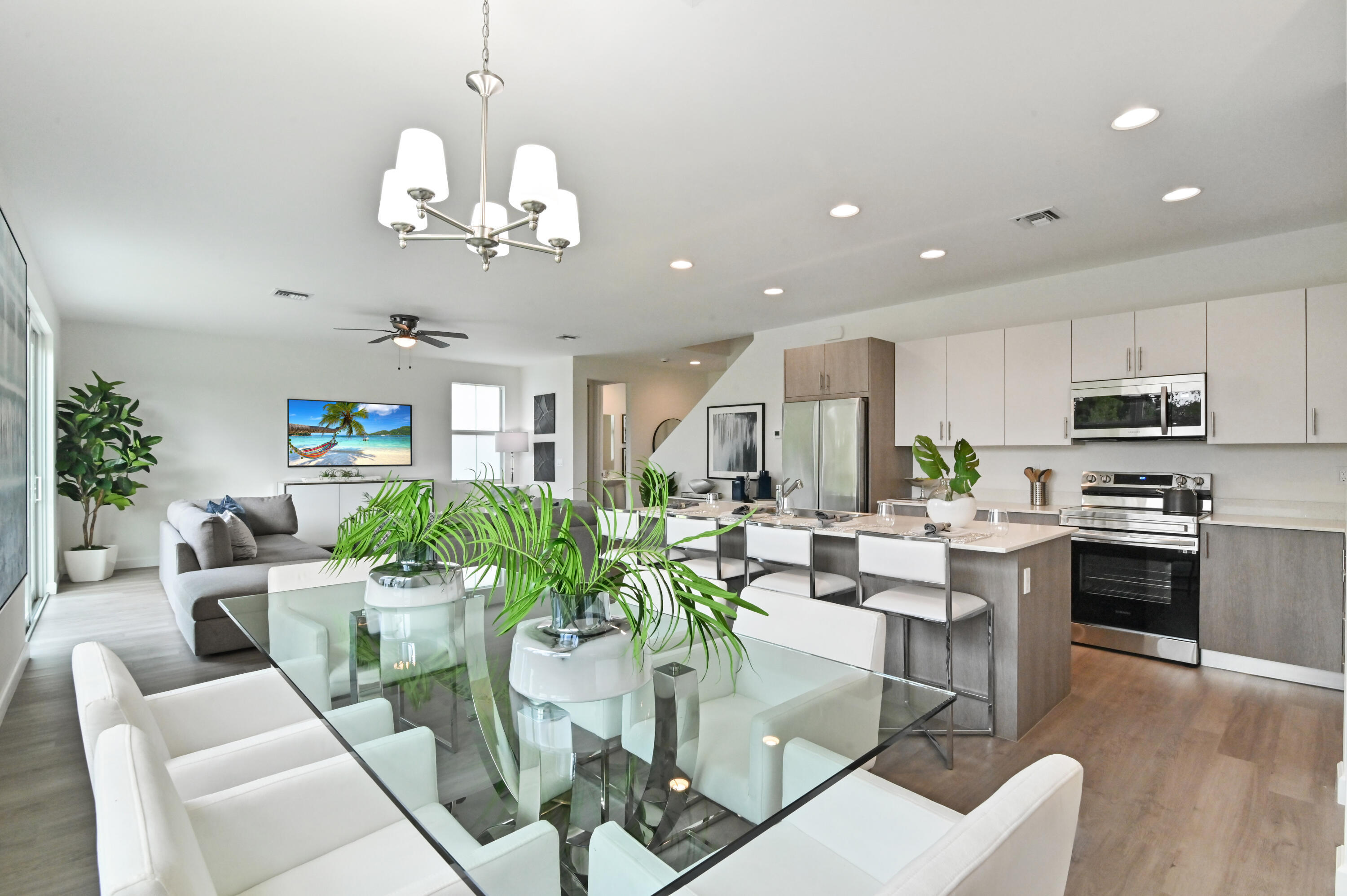 SYMPHONY PLACE - Residential