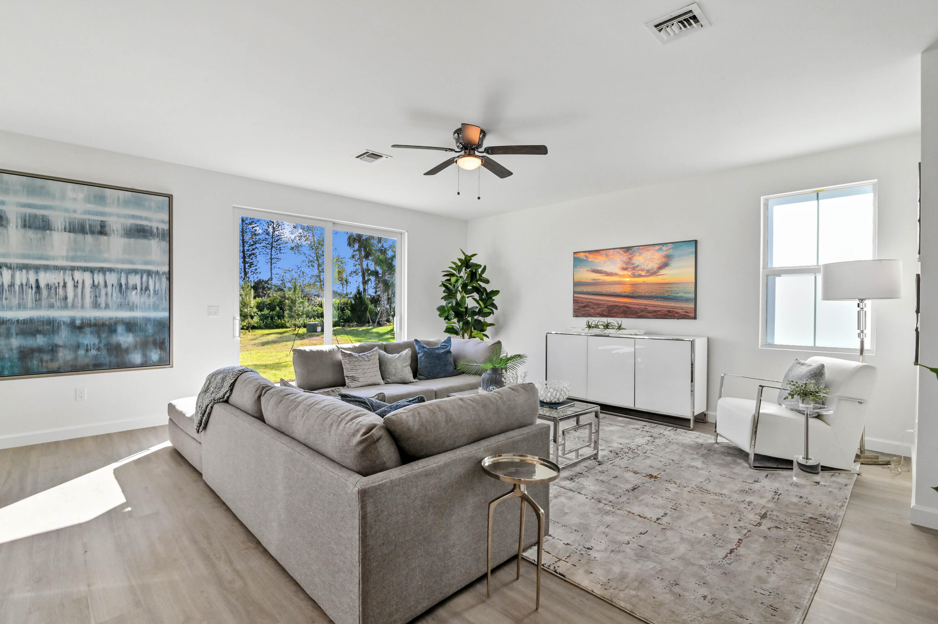 SYMPHONY PLACE - Residential