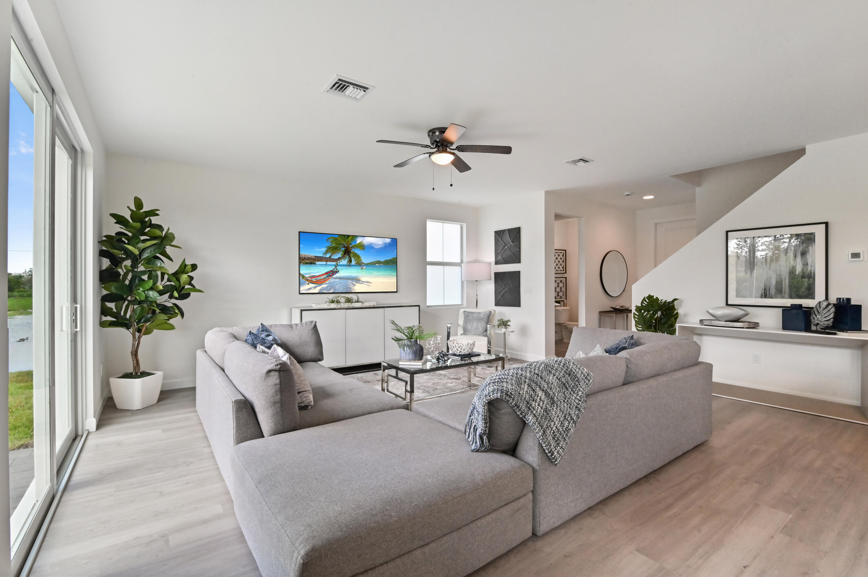 SYMPHONY PLACE - Residential