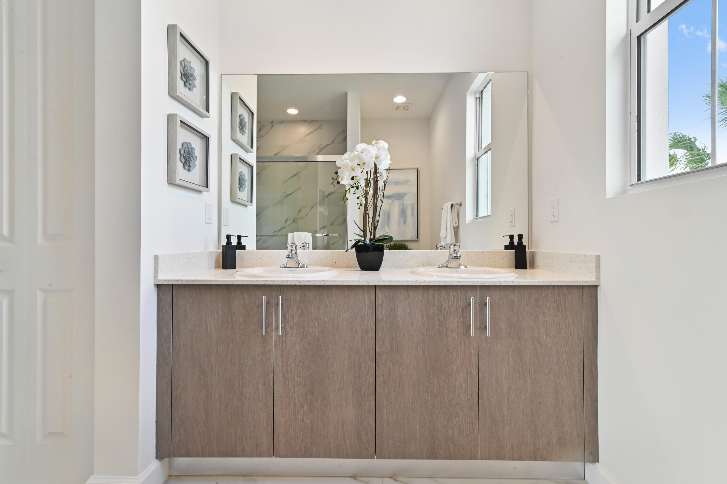 SYMPHONY PLACE - Residential