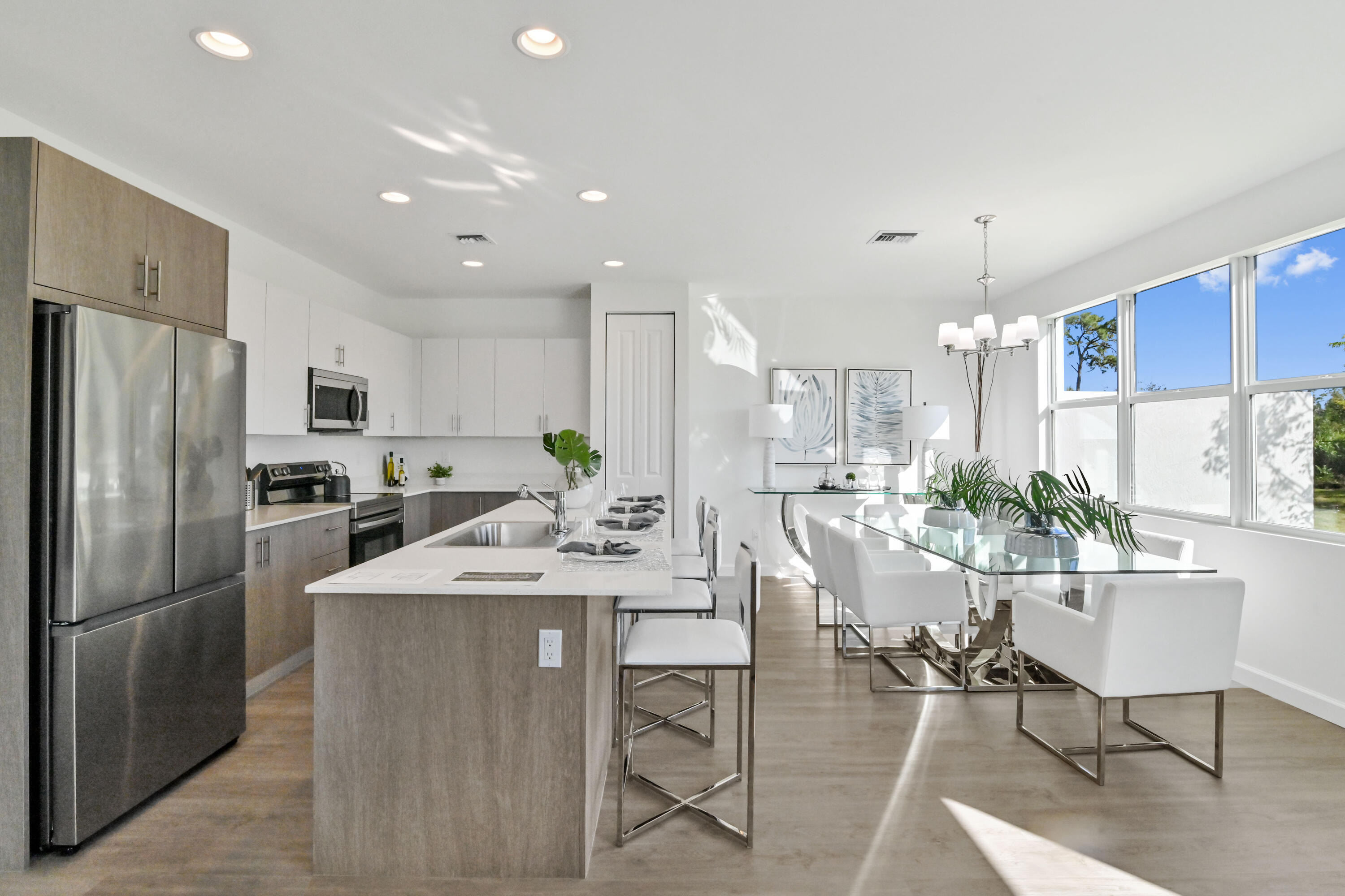 SYMPHONY PLACE - Residential