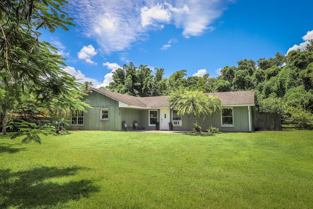 Photo of 8704 159th Court Ct N, Palm Beach Gardens, FL 33418 (MLS # R10816824)