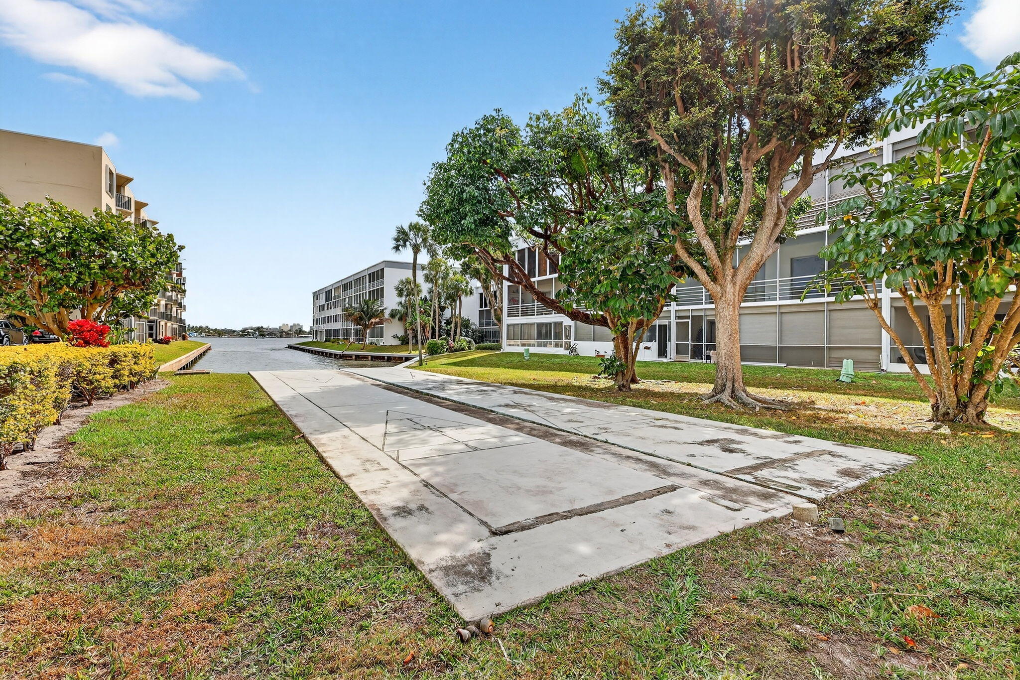 HIDDEN HARBOUR OF THE PALM BEACHES CONDOMINIUMS - Residential