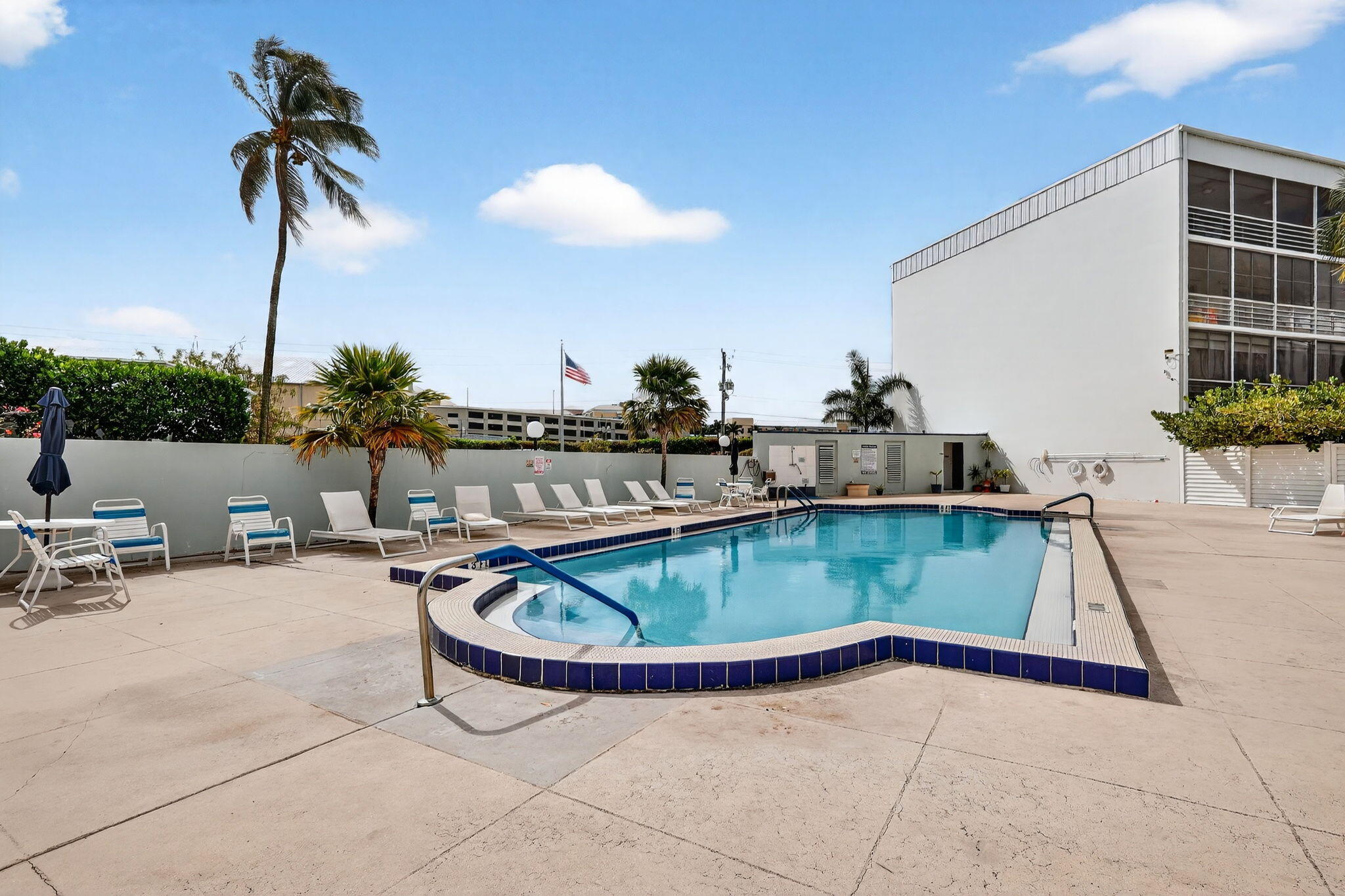 HIDDEN HARBOUR OF THE PALM BEACHES CONDOMINIUMS - Residential