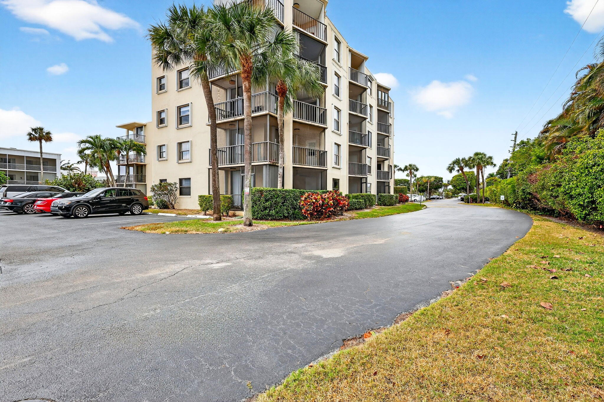 HIDDEN HARBOUR OF THE PALM BEACHES CONDOMINIUMS - Residential