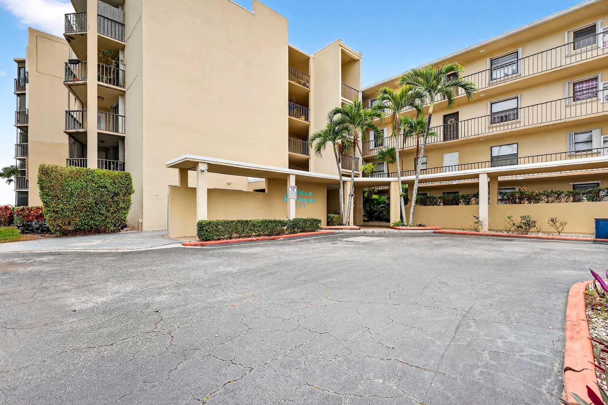 HIDDEN HARBOUR OF THE PALM BEACHES CONDOMINIUMS - Residential