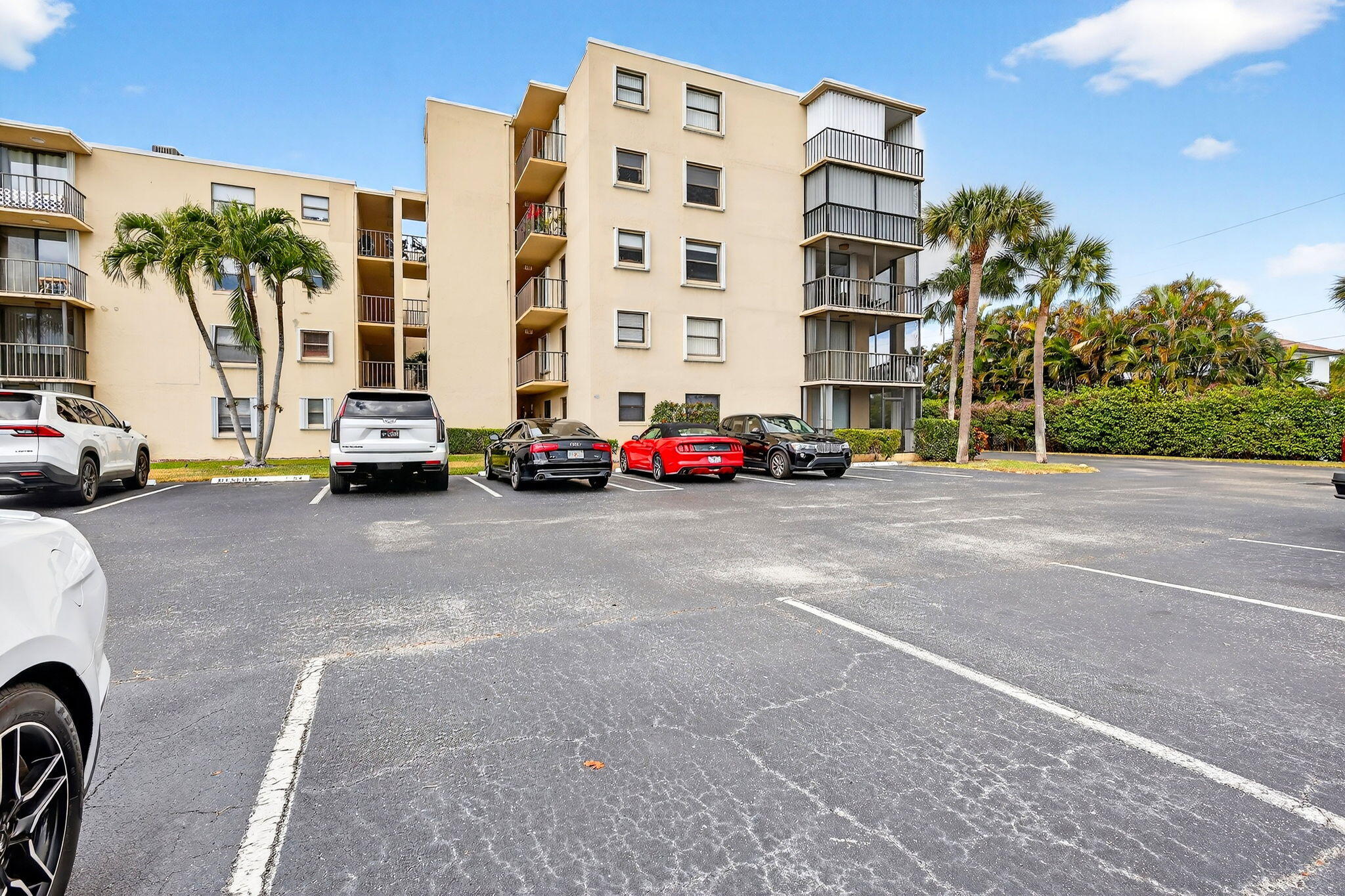 HIDDEN HARBOUR OF THE PALM BEACHES CONDOMINIUMS - Residential