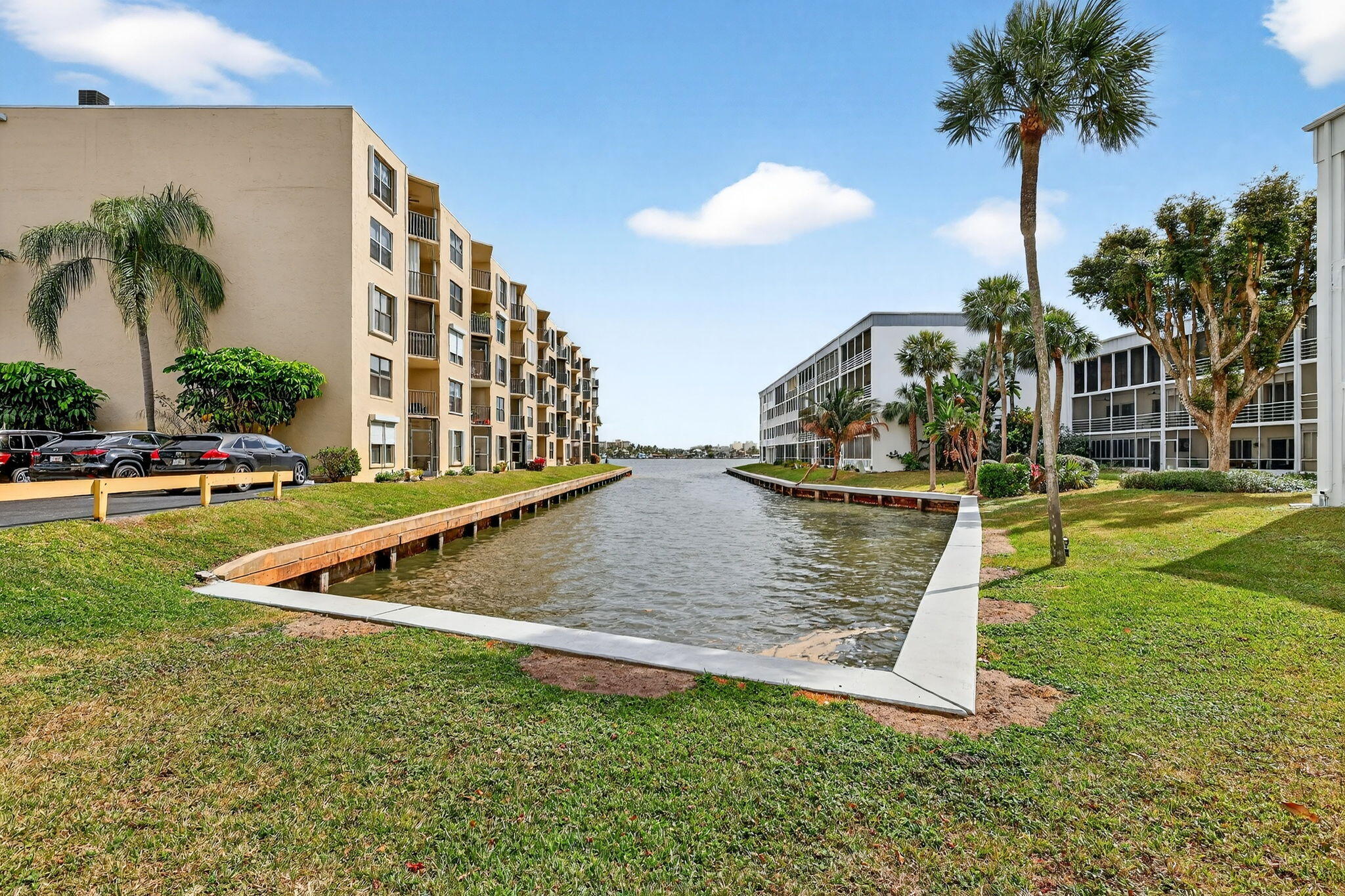 HIDDEN HARBOUR OF THE PALM BEACHES CONDOMINIUMS - Residential