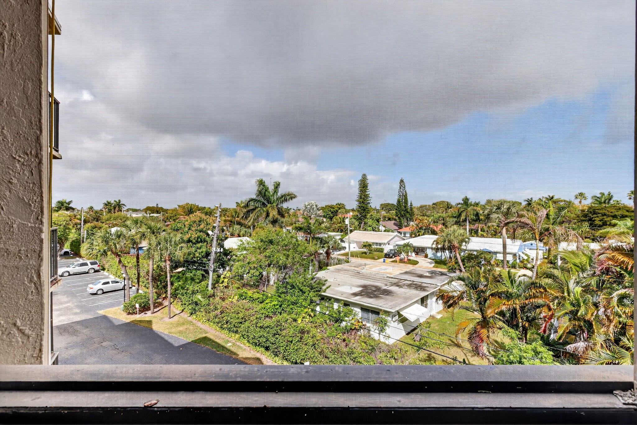 HIDDEN HARBOUR OF THE PALM BEACHES CONDOMINIUMS - Residential