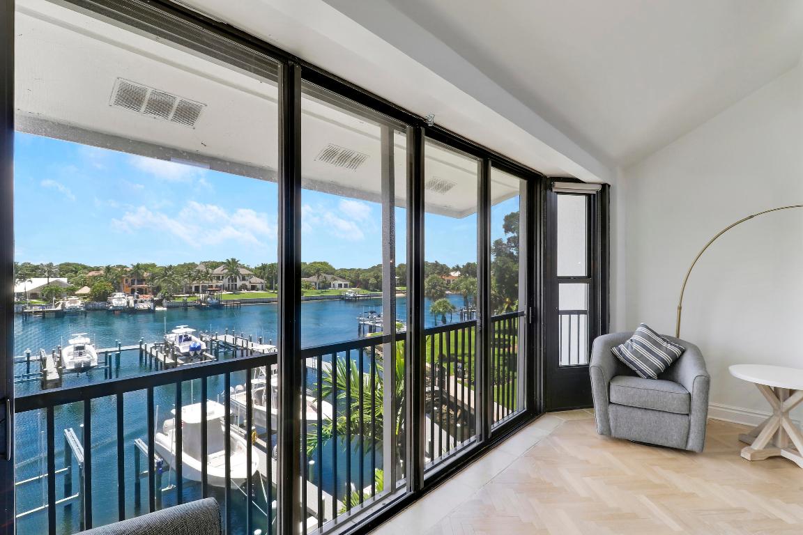 543 Bay Colony Drive N Slip 8