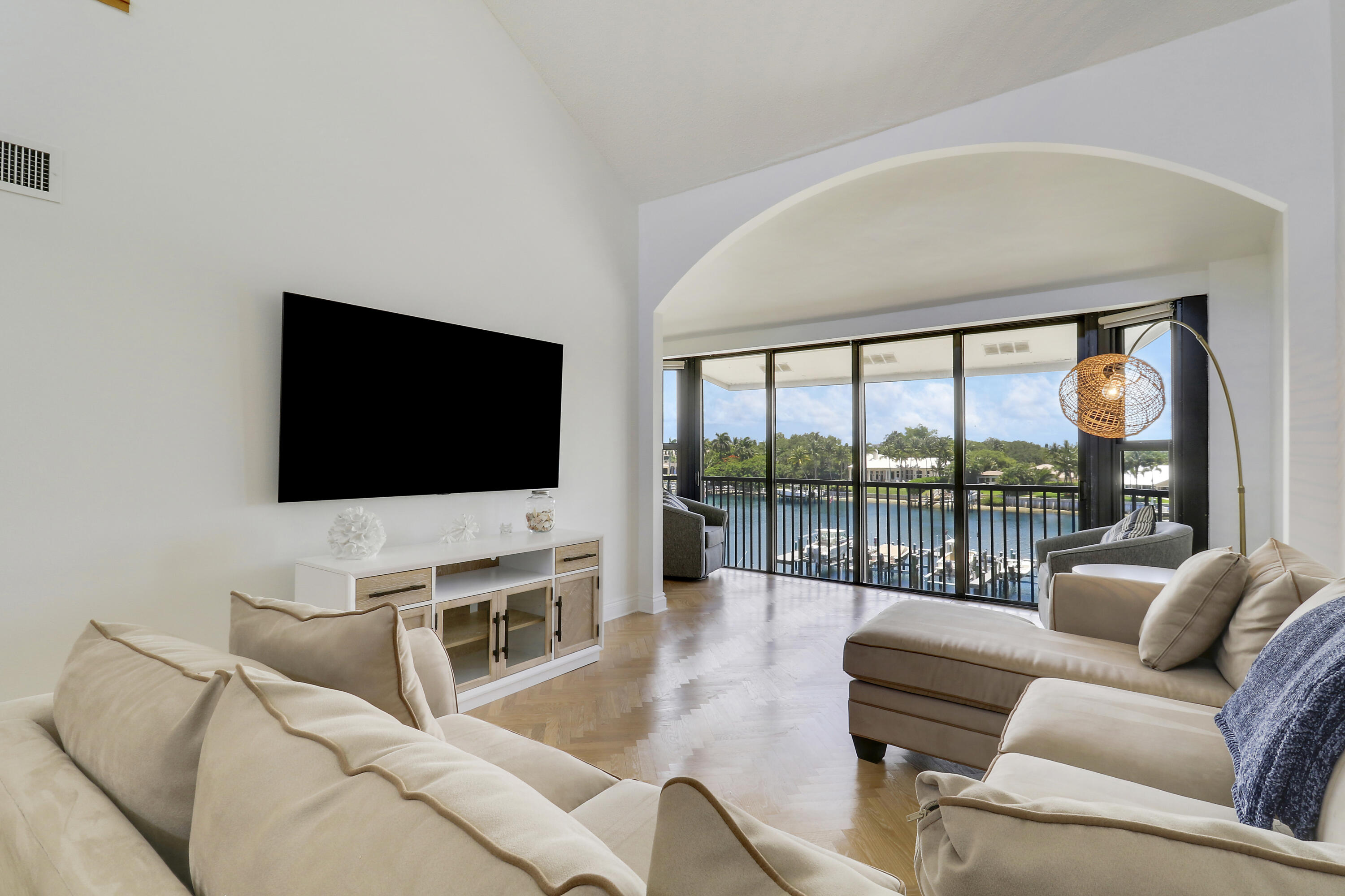 BAY COLONY - Residential