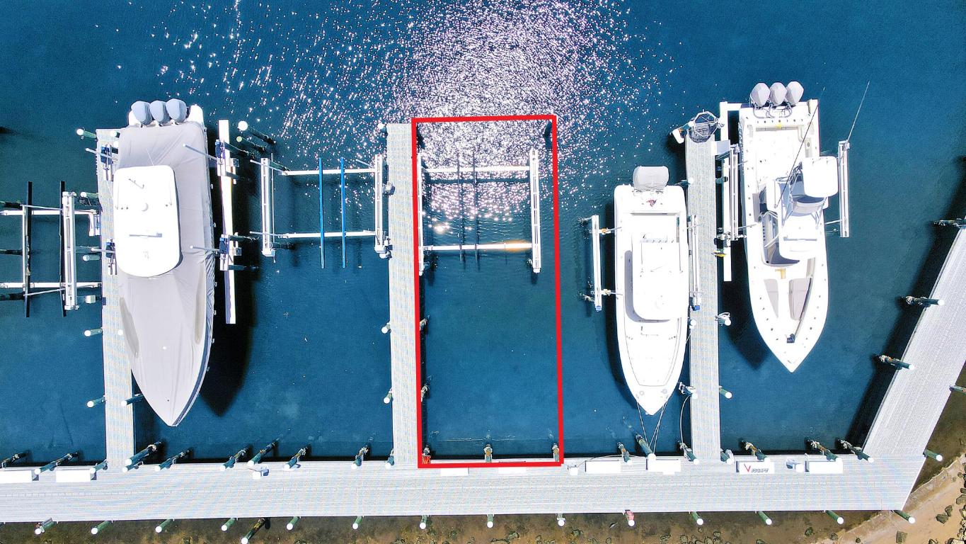 543 Bay Colony Drive N Slip 8