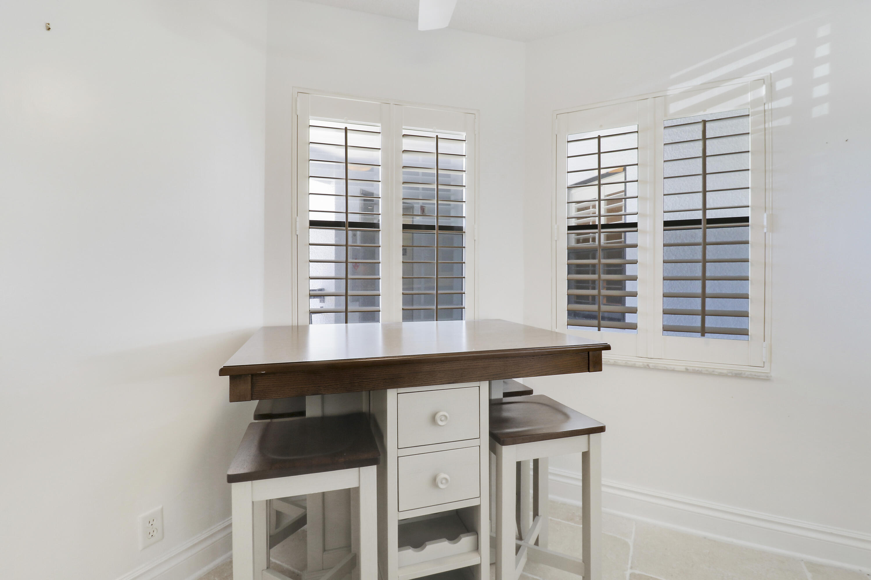 BAY COLONY - Residential