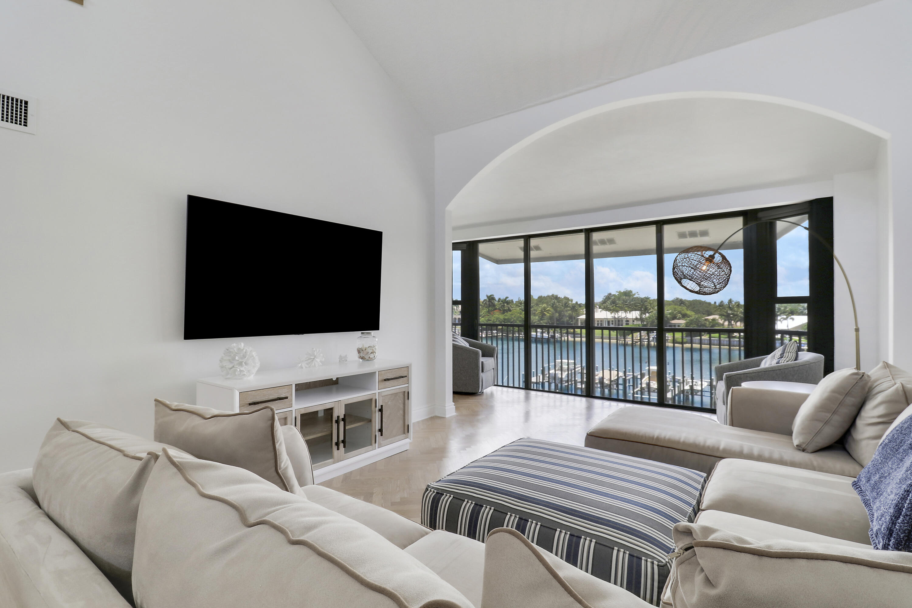 BAY COLONY - Residential