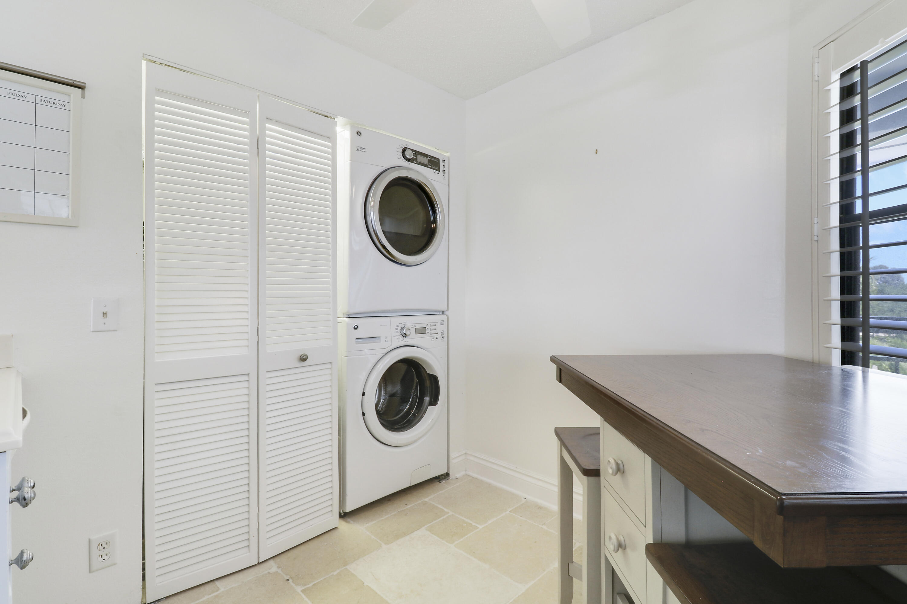 BAY COLONY - Residential