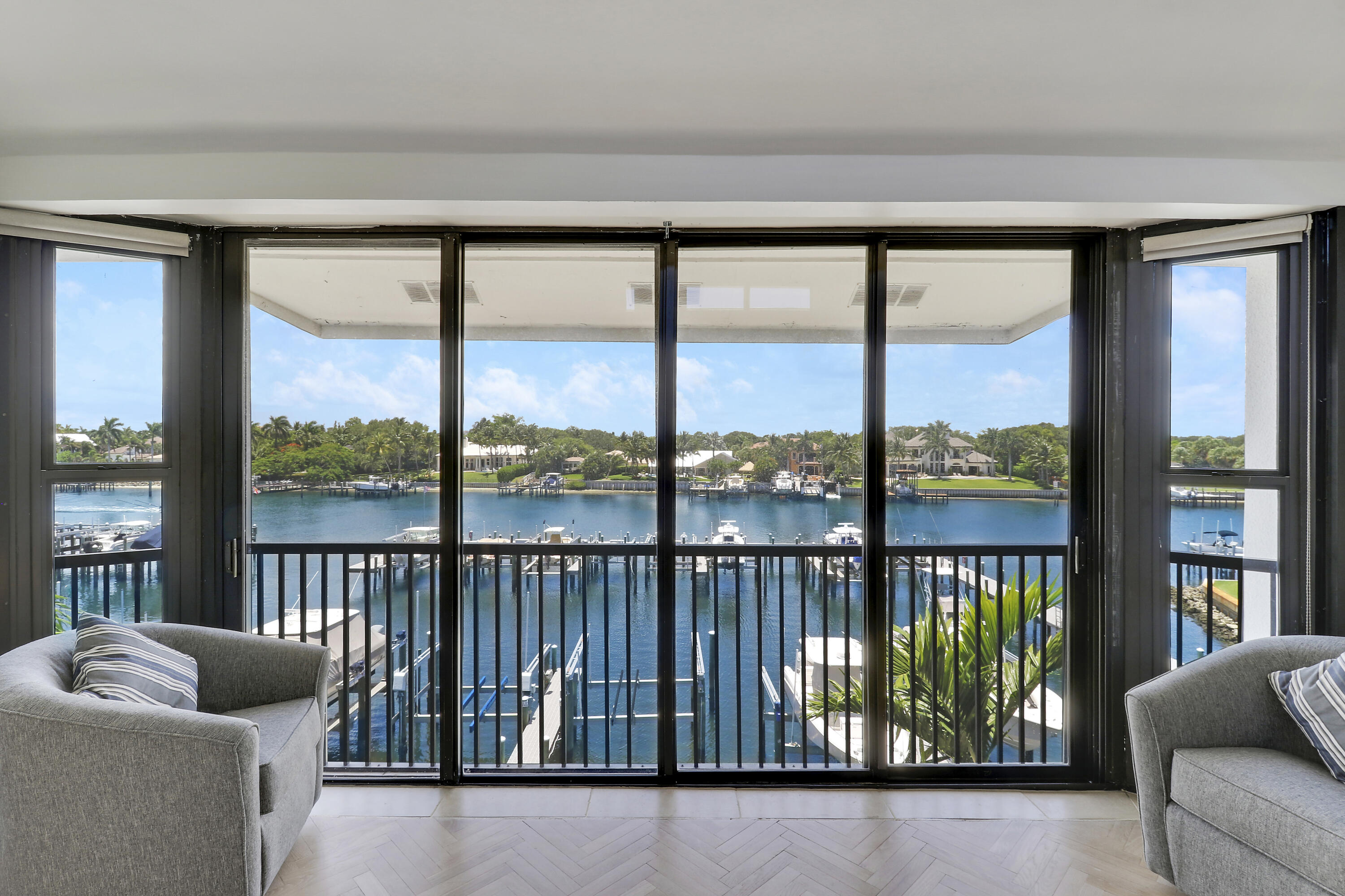 BAY COLONY - Residential