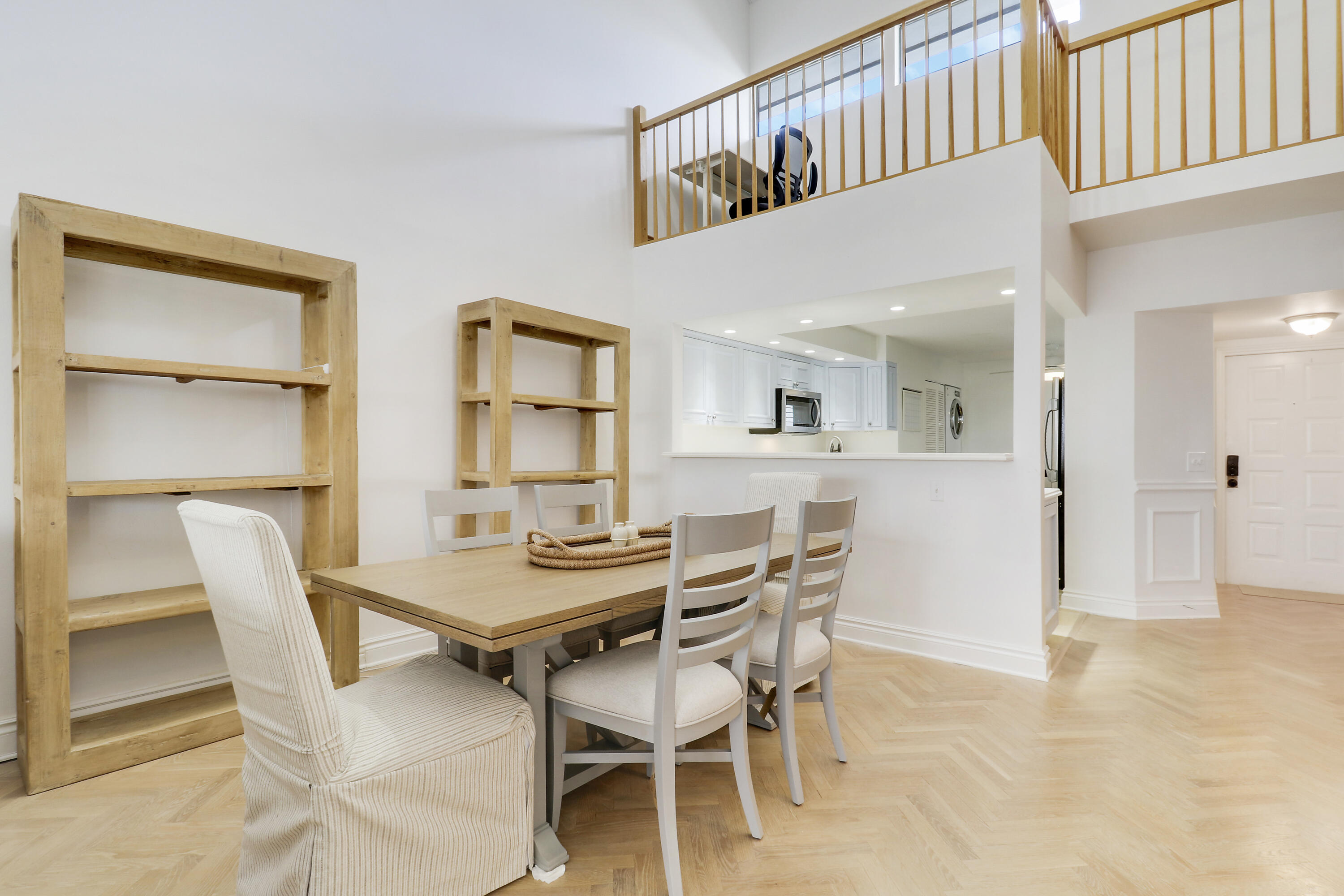 BAY COLONY - Residential