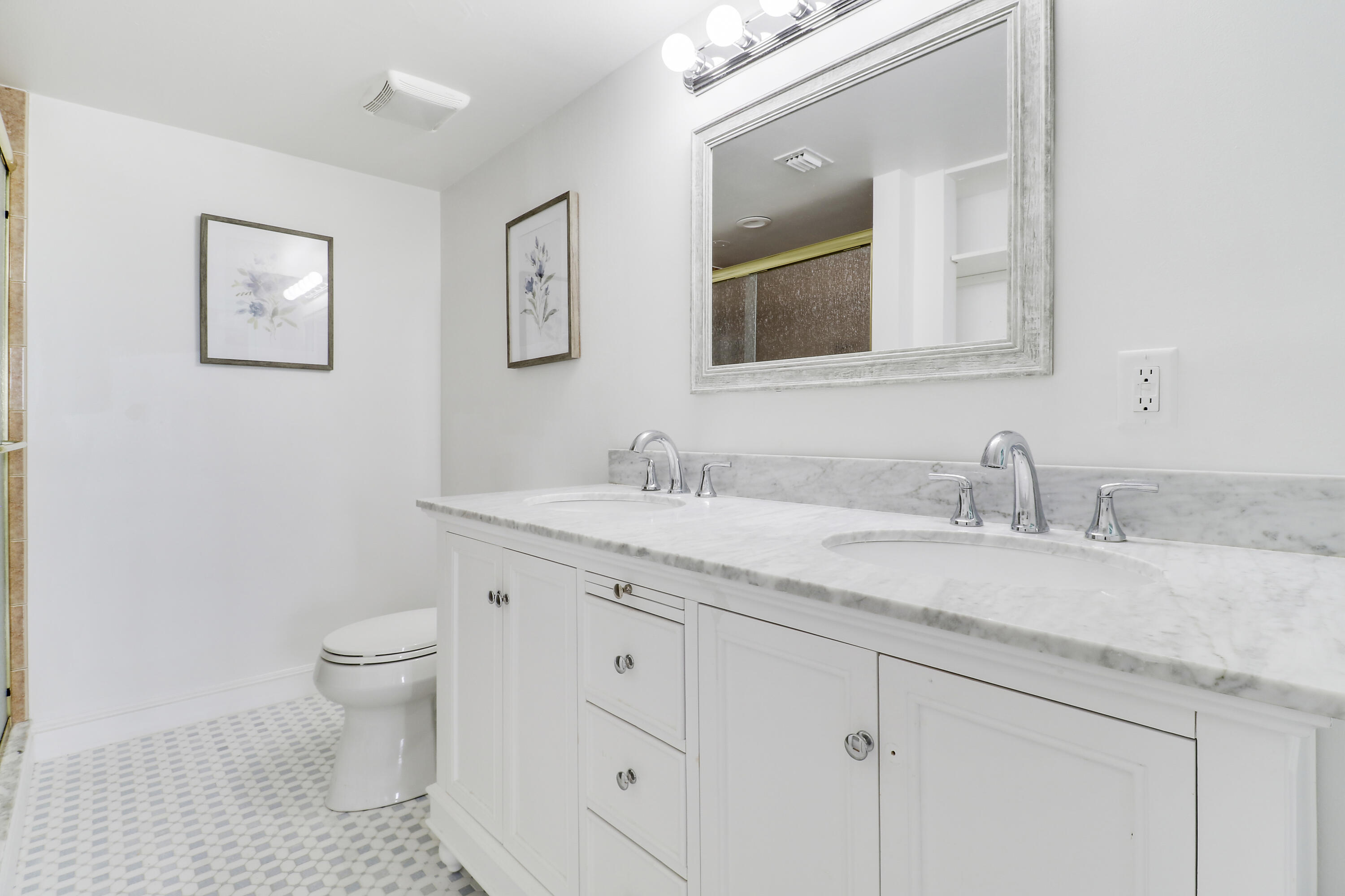 BAY COLONY - Residential