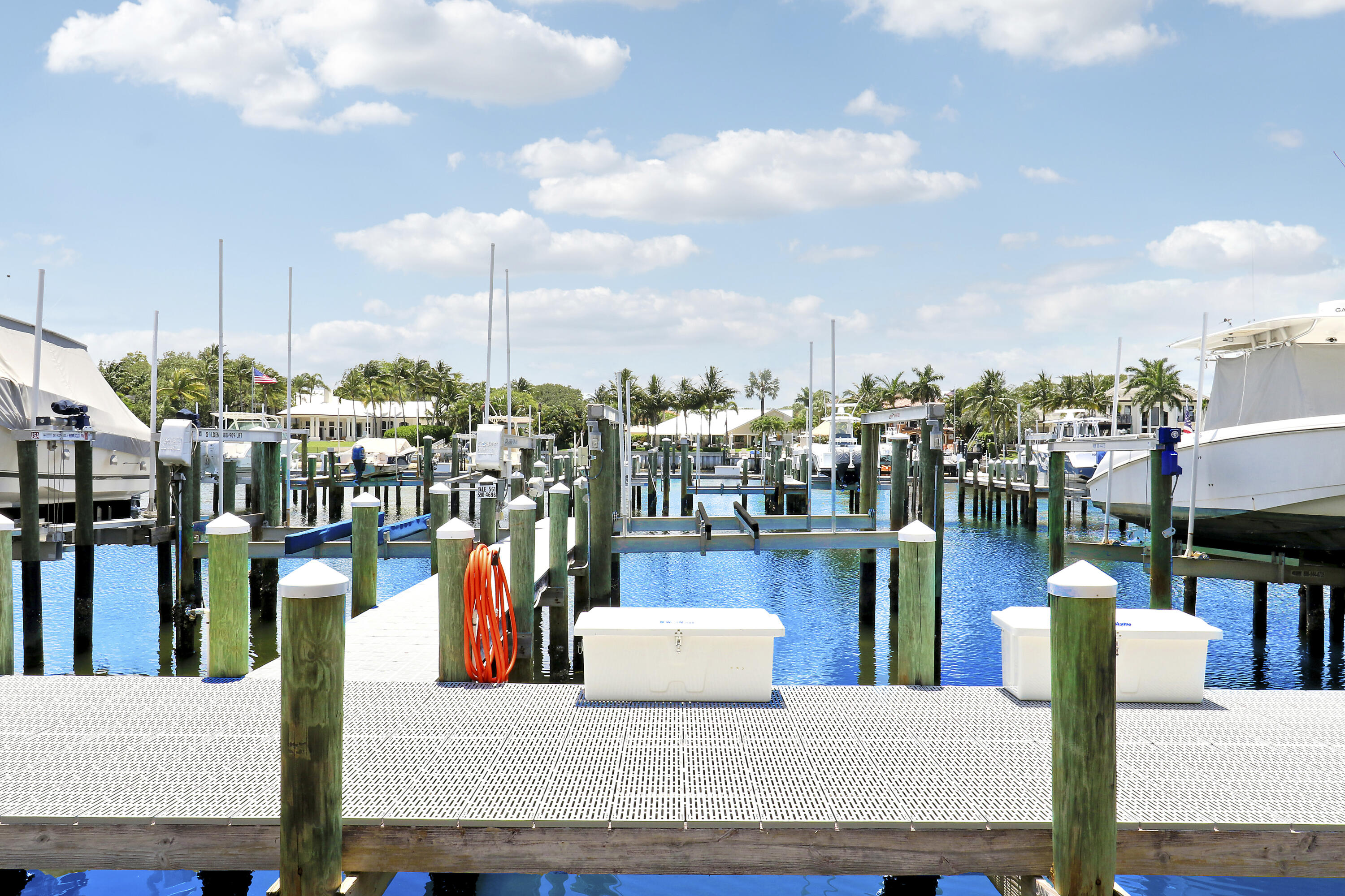 BAY COLONY - Residential