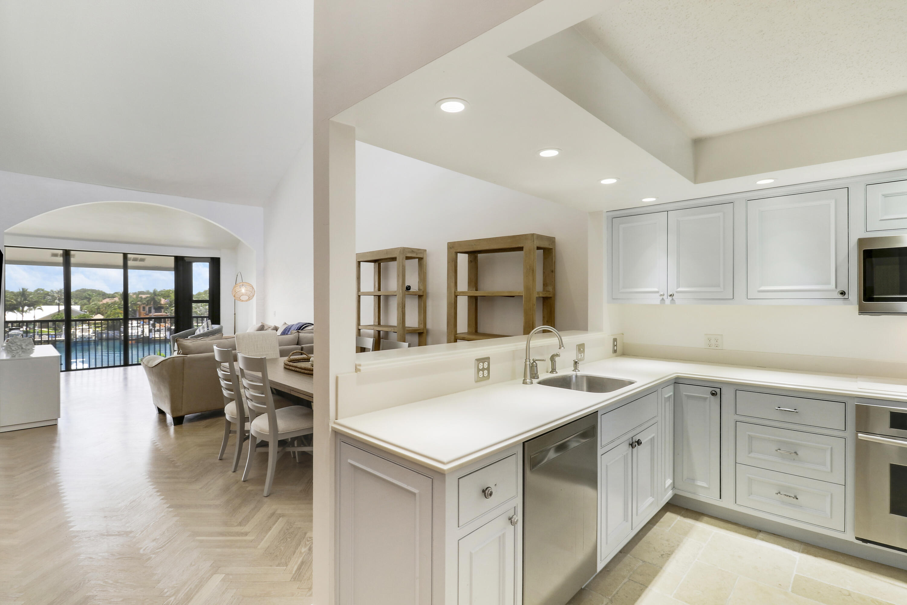 BAY COLONY - Residential