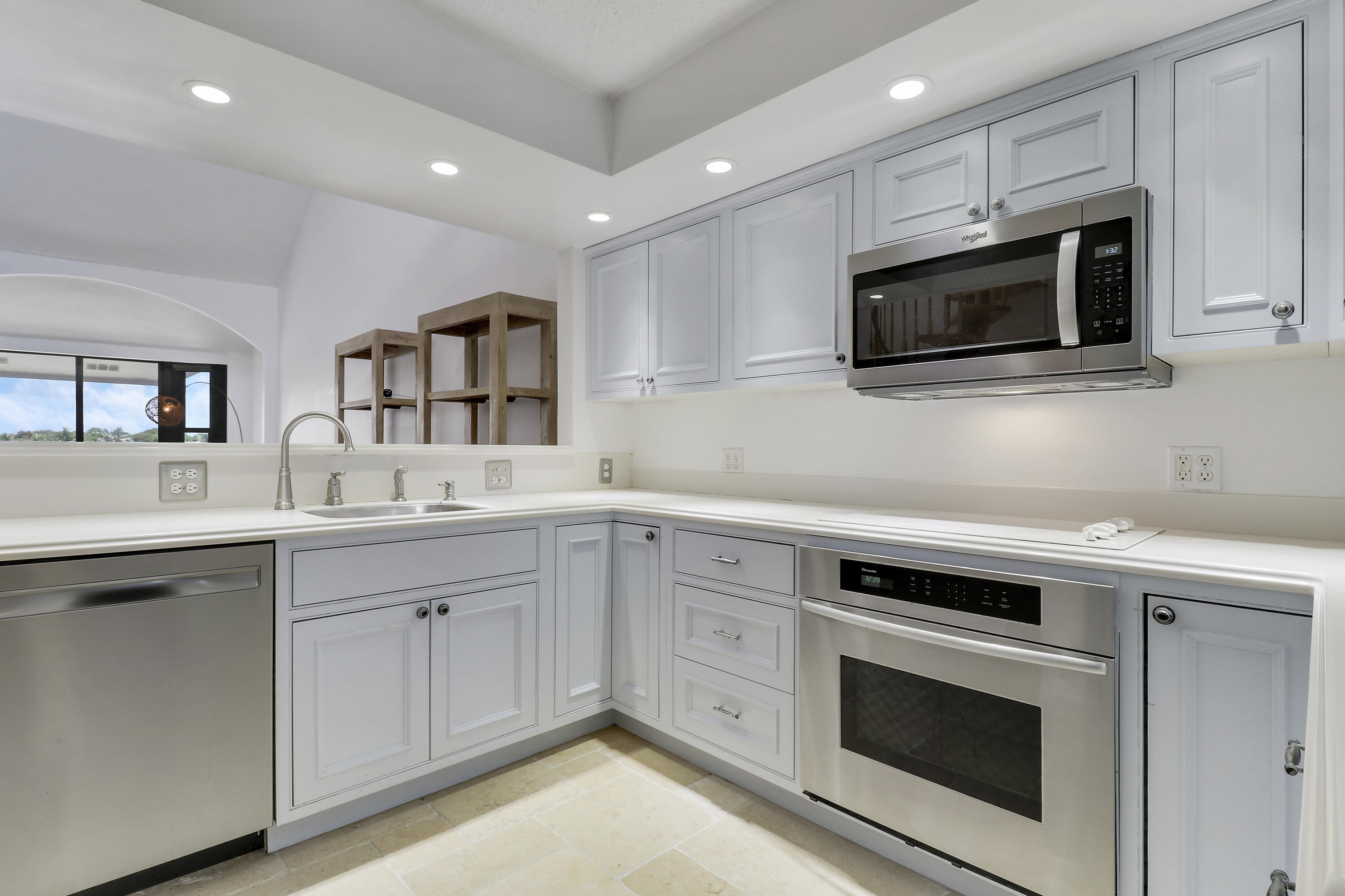 BAY COLONY - Residential