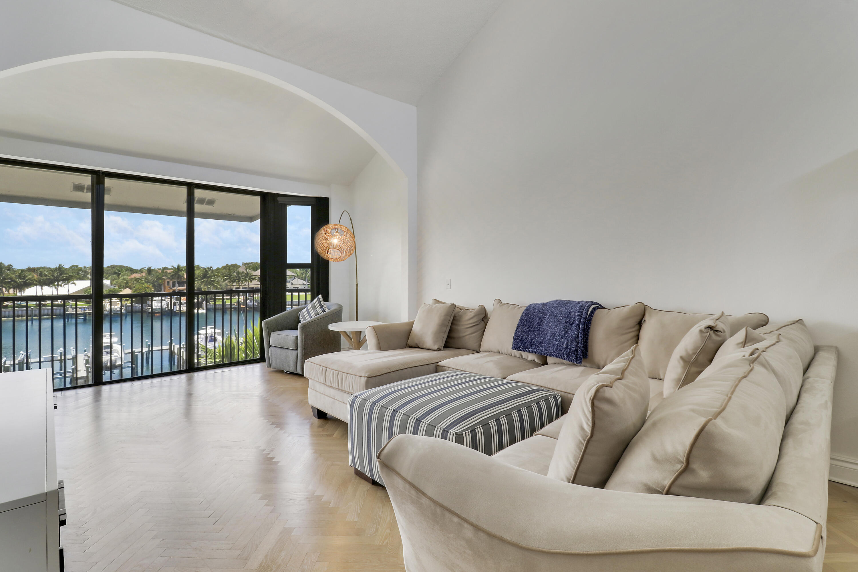 BAY COLONY - Residential