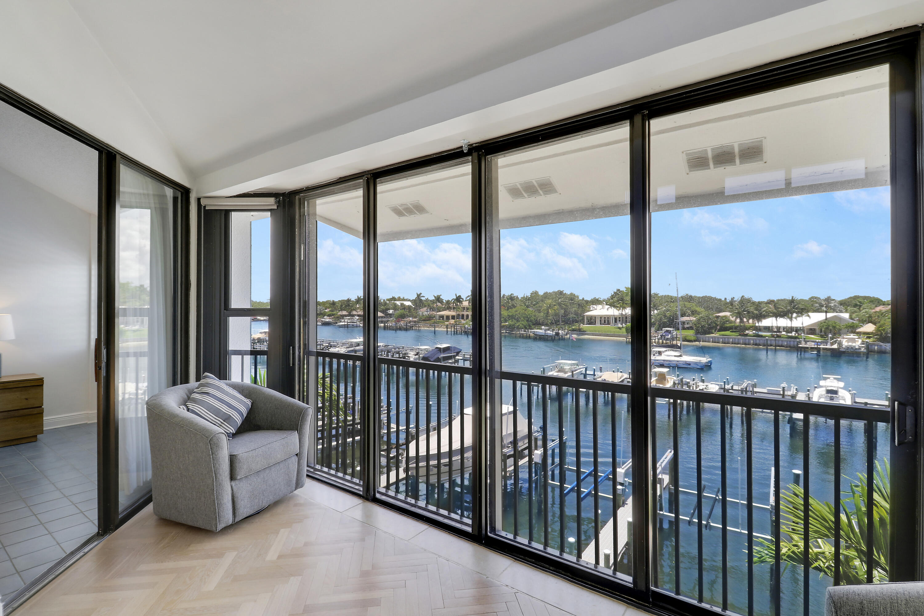 BAY COLONY - Residential