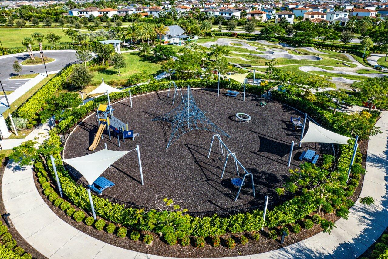 CRESSWIND PALM BEACH - Residential
