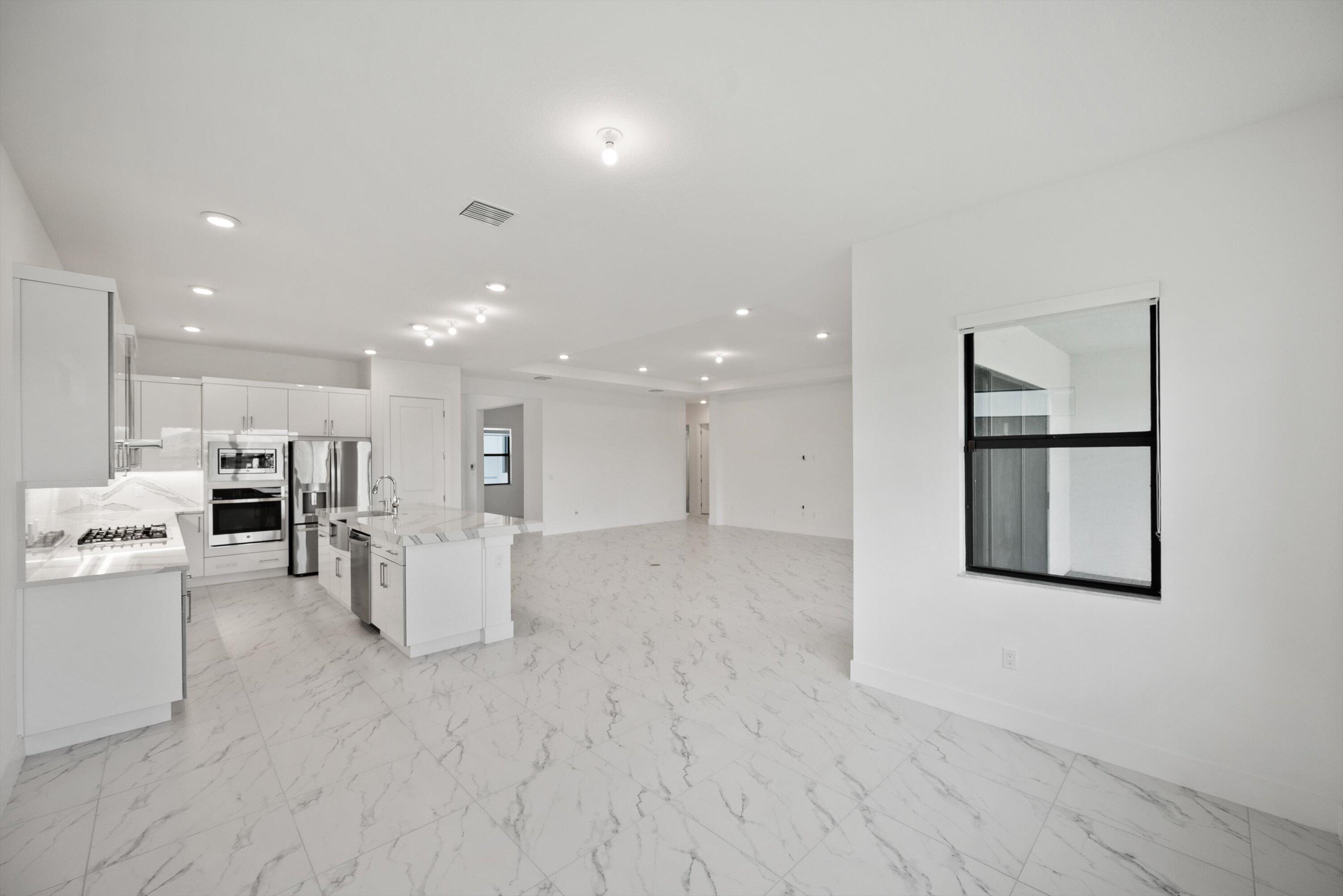 CRESSWIND PALM BEACH - Residential