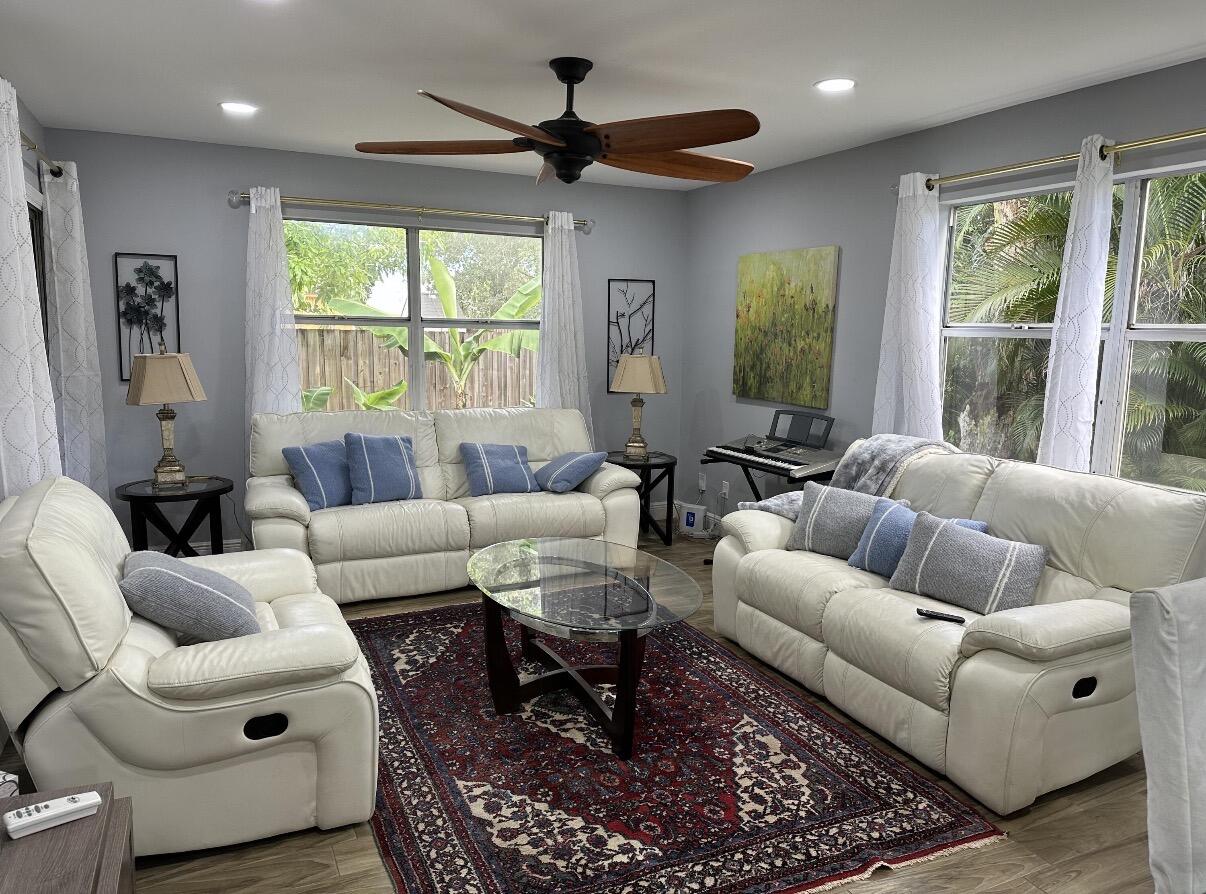 1392 Riverside Circle 1392