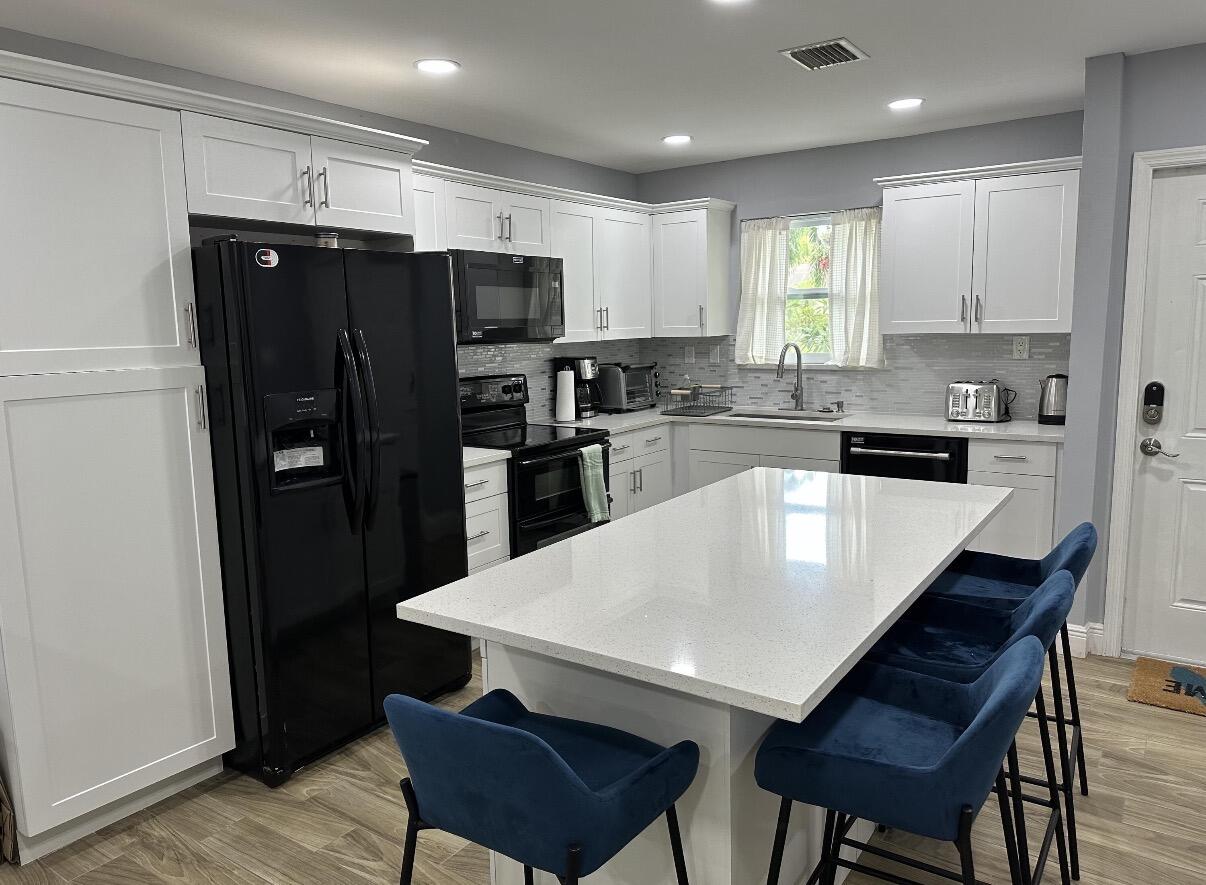 1392 Riverside Circle 1392