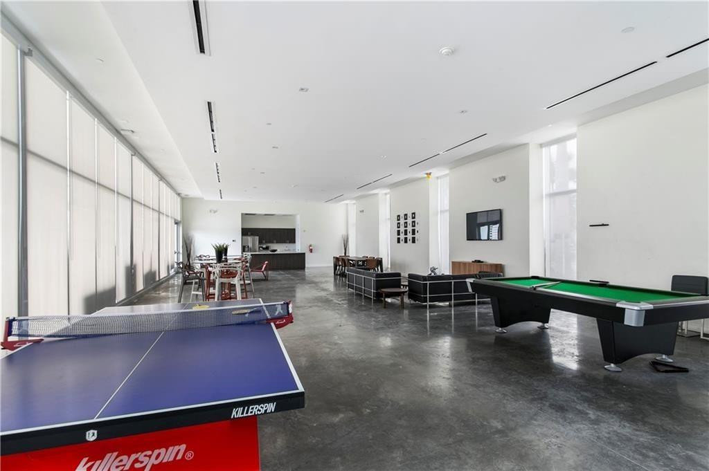 THE OAKS I CONDO - Residential