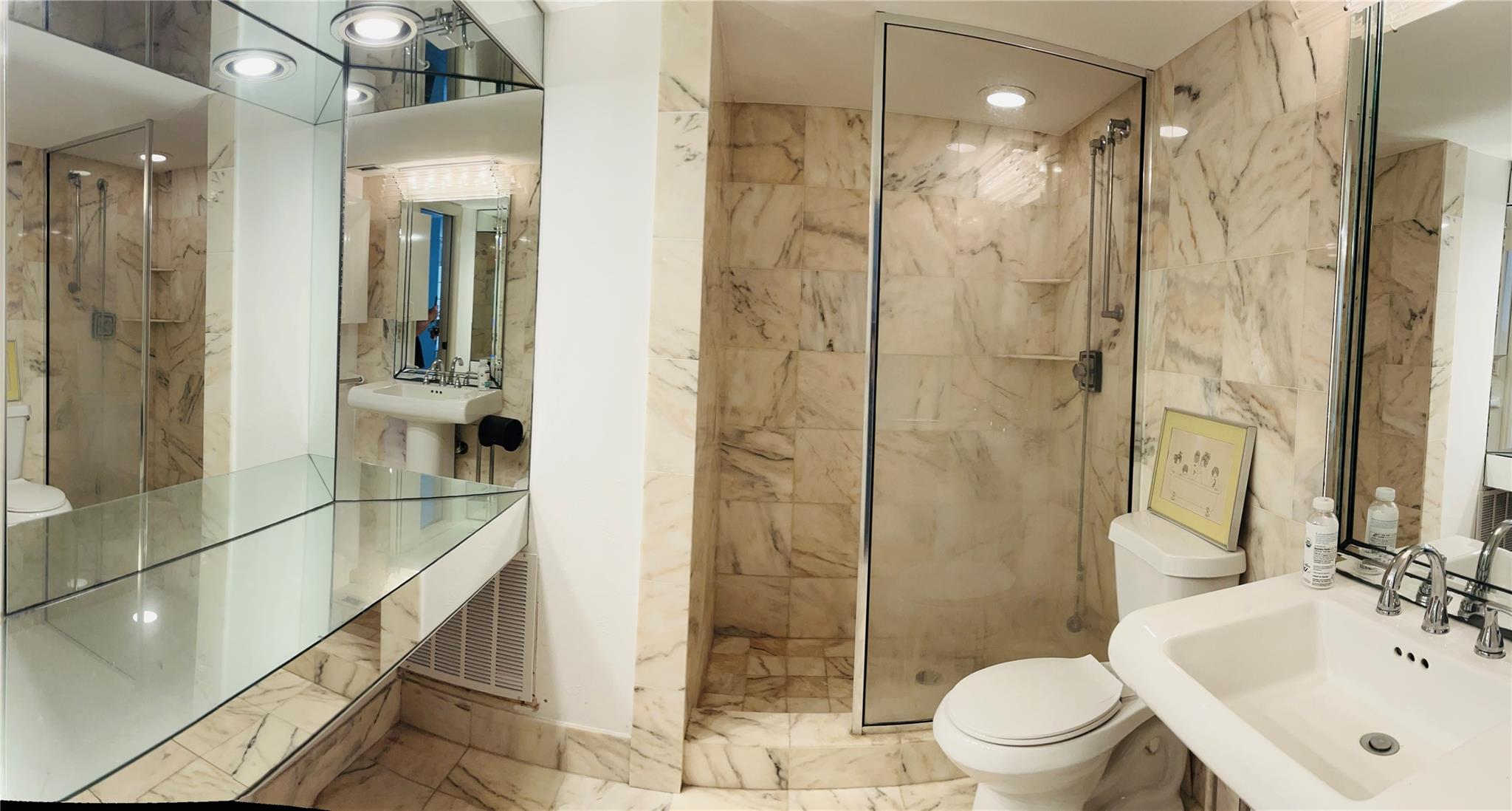 The Royal Mariner Condo - Residential Lease