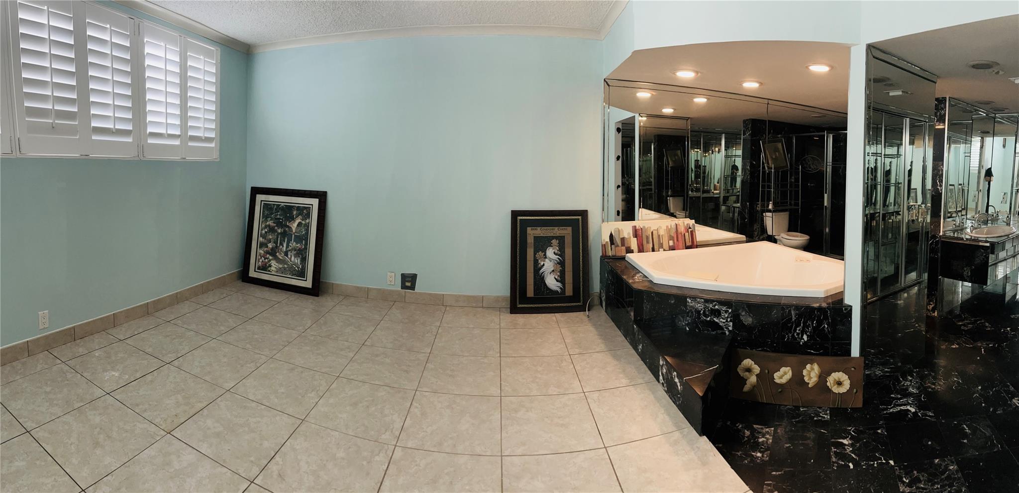 The Royal Mariner Condo - Residential Lease