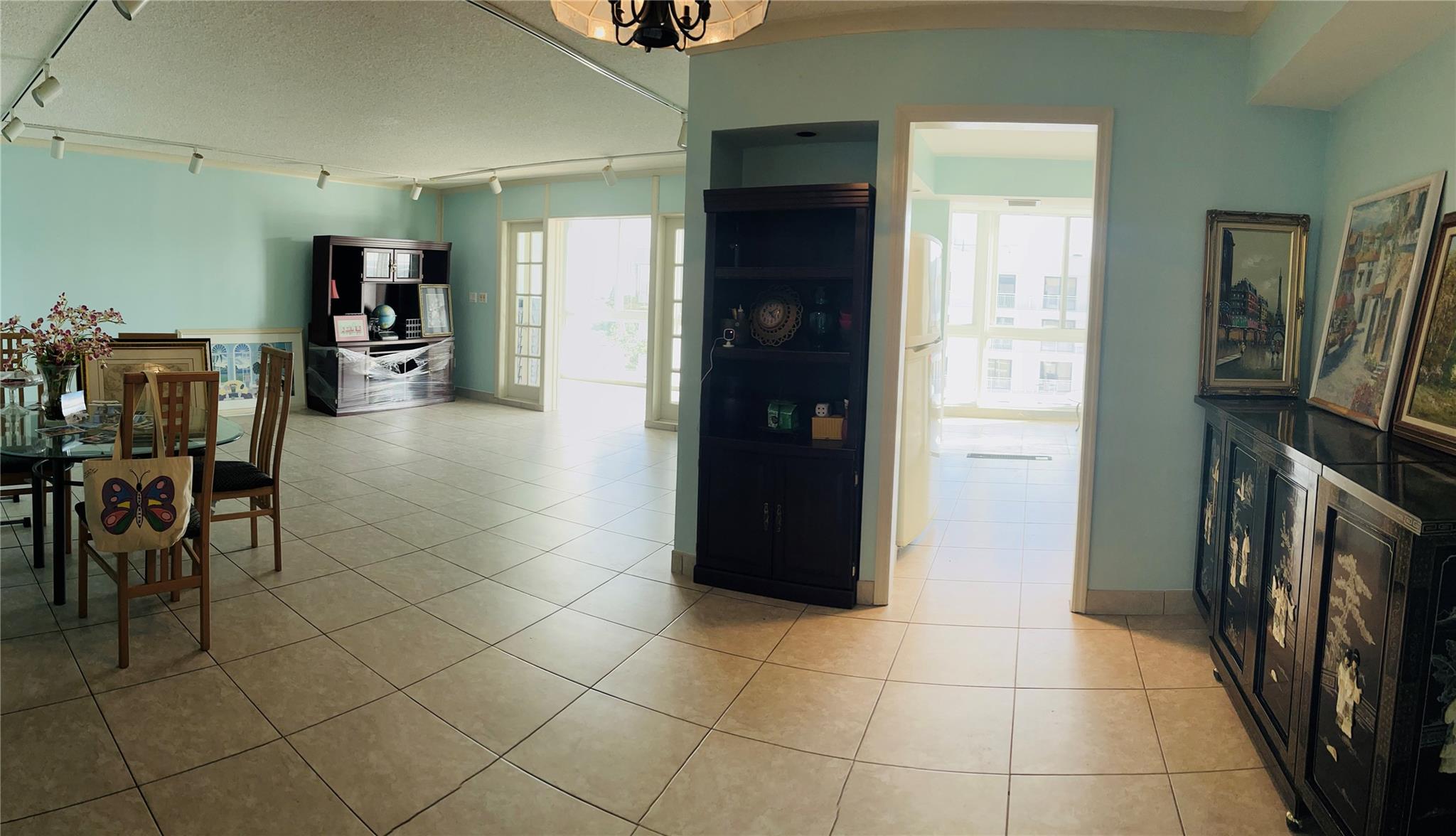 The Royal Mariner Condo - Residential Lease