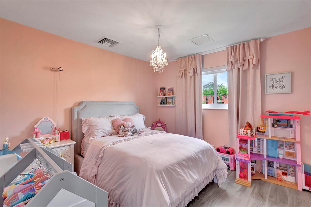 VENETIAN ISLES 3RD SEC - Residential