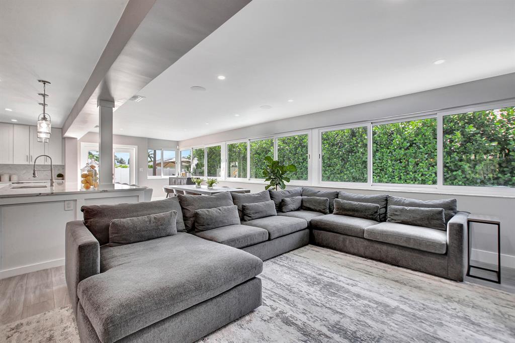 VENETIAN ISLES 3RD SEC - Residential